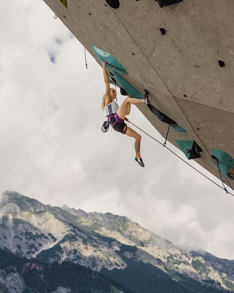 800x1000 Janja Garnbret: First female ascent of Bibliographie