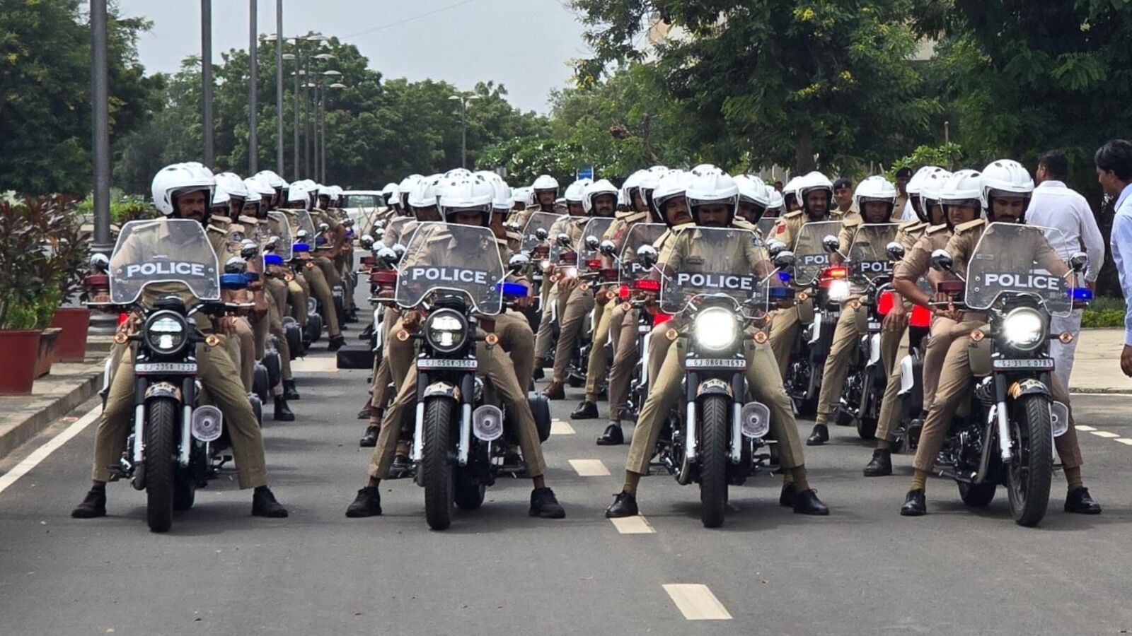 1600x900 Gujarat Police inducts 50 custom Honda CB350 Quick Response Team bikes in fleet