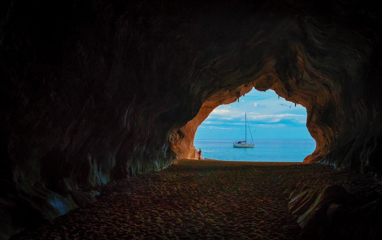 1280x805 Cave Grotto Vacations