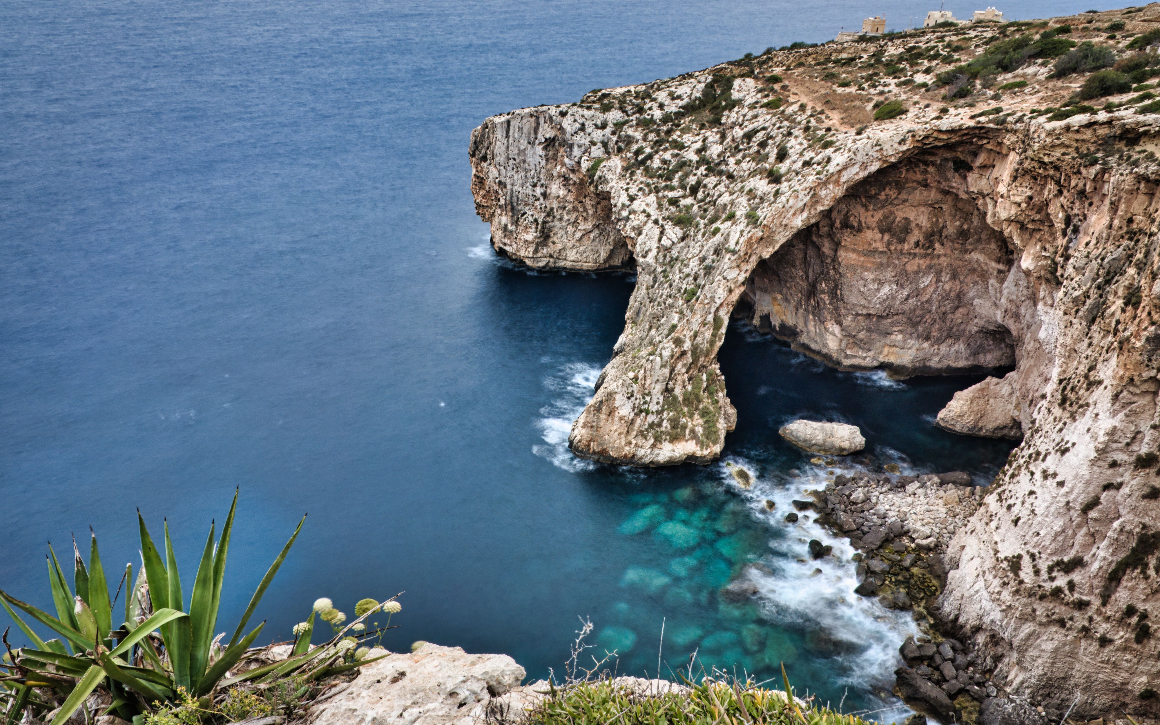 4000x2500 Blue Grotto on Sea Shore in Malta · Free