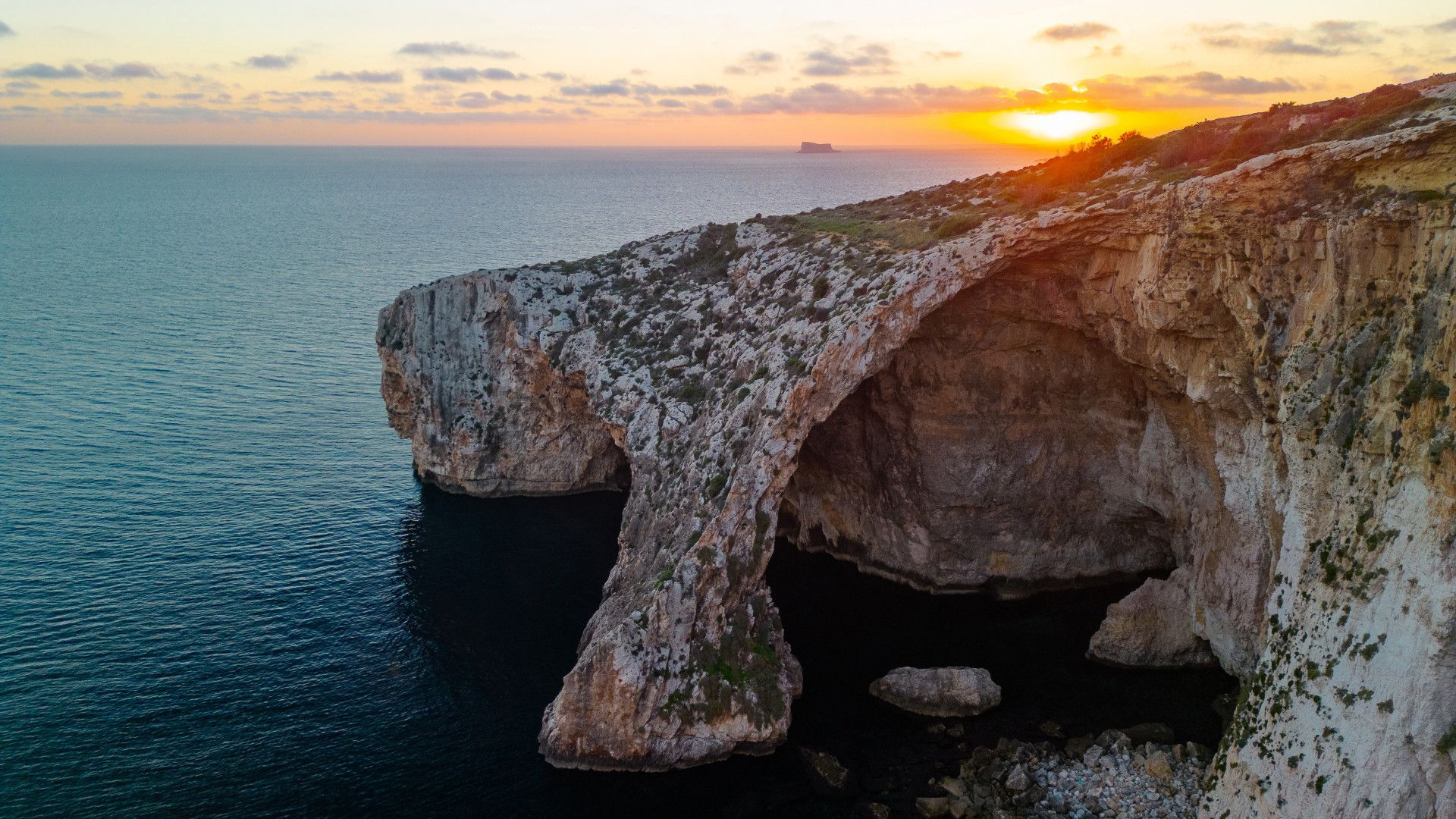 1920x1080 Sunset at the Blue Grotto / Qrendi