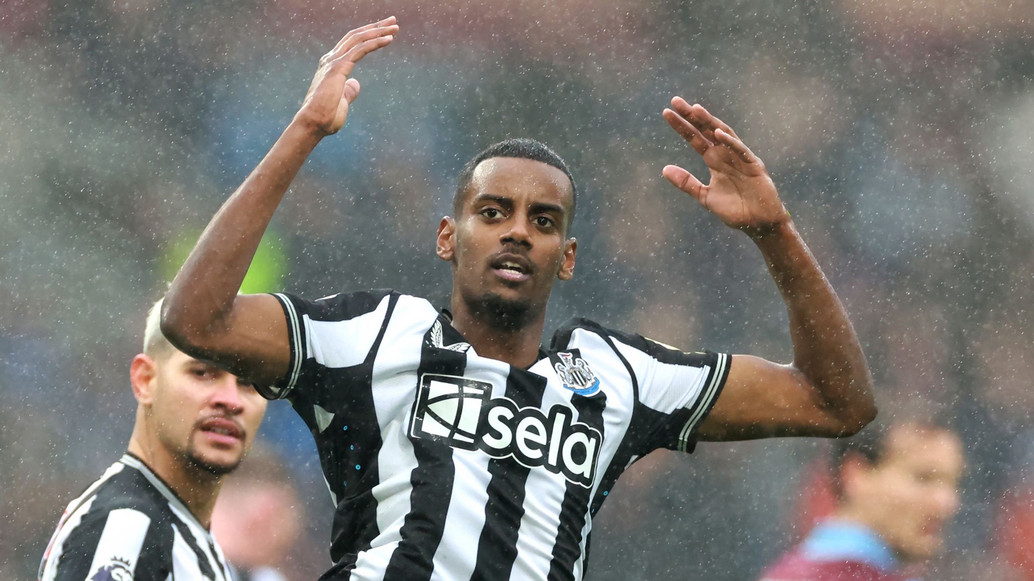 2048x1152 Alexander Isak transfer: Chelsea show further interest in signing Newcastle striker