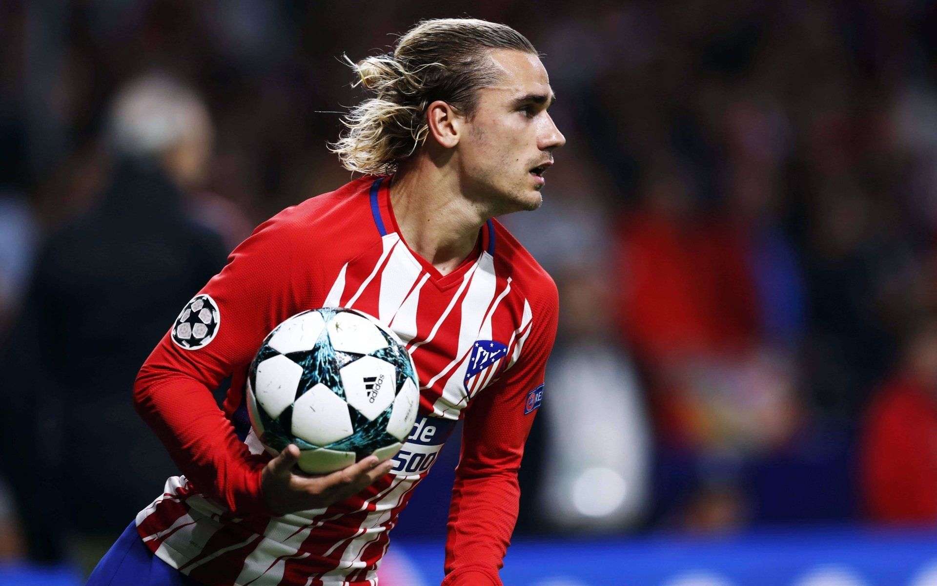 1920x1200 Griezmann in Action: 4K Ultra HD Soccer Glory from Francex2400