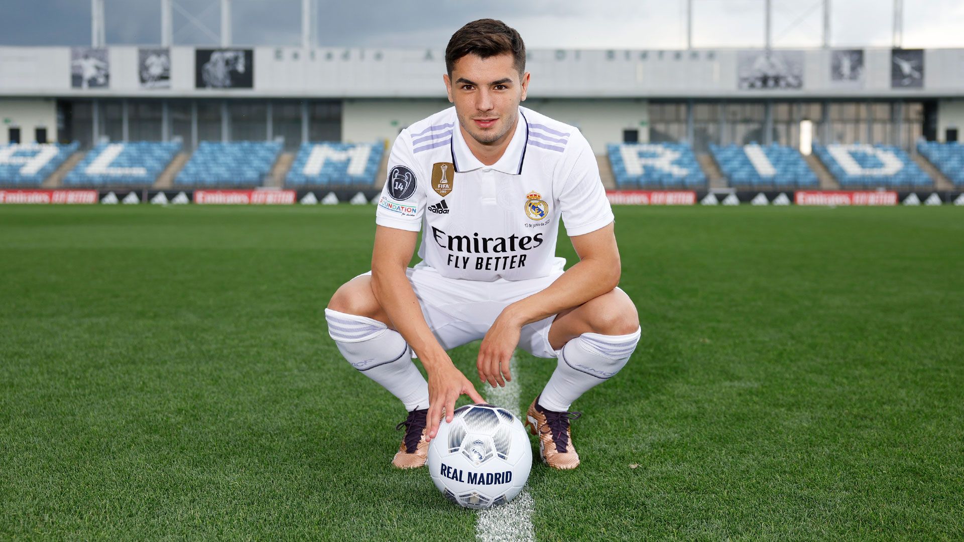 1920x1080 Brahim poses in the Real Madrid jersey