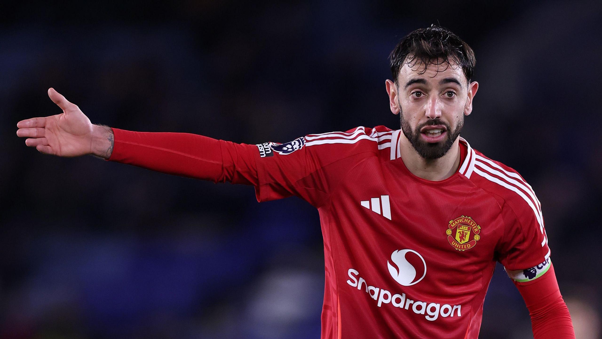 2560x1440 Bruno Fernandes: Man Utd captain will not leave this summer says head coach Ruben Amorim