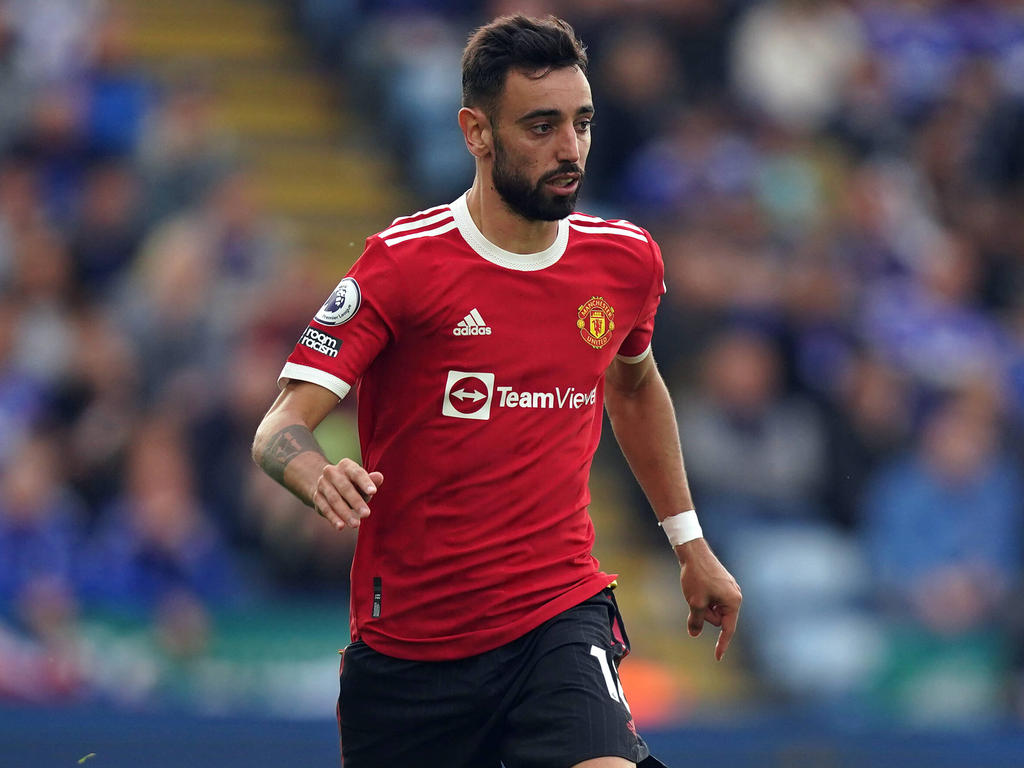 1024x768 Fernandes signs Man Utd new deal till 2026