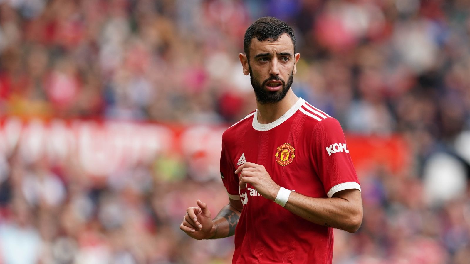1600x900 Fernandes signs new Man Utd contract through to 2026 with the option for a further year
