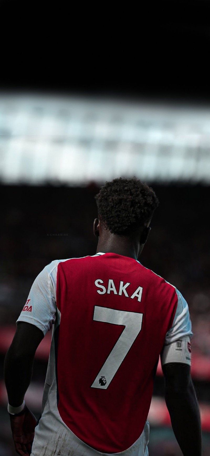 800x1733 Bukayo Saka of Arsenal FC from behind Football Wallpaper
