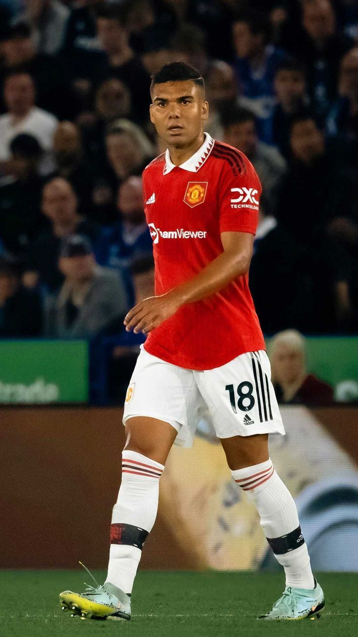 736x1308 Casemiro Manchester United Wallpaper