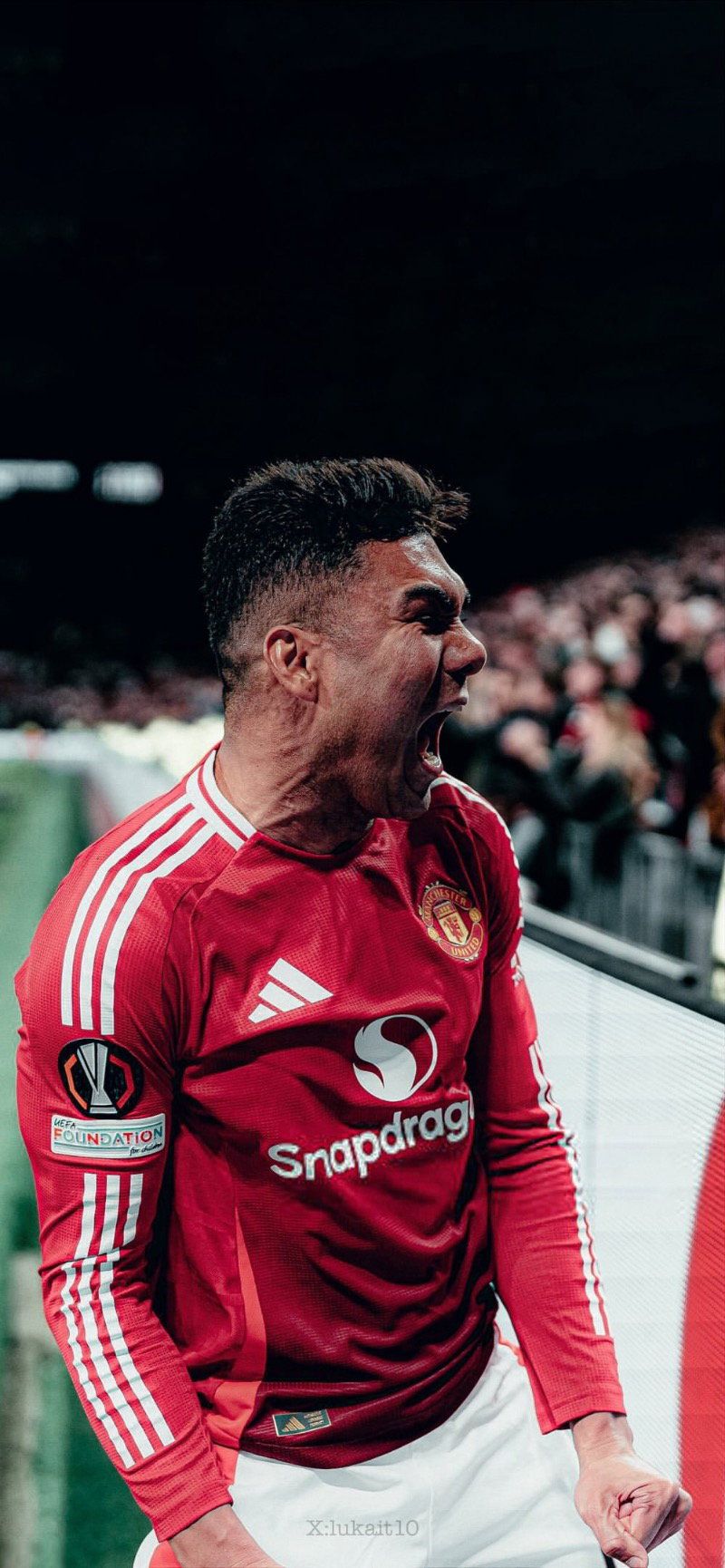 800x1730 Casemiro celebrating for Manchester United Football Wallpaper