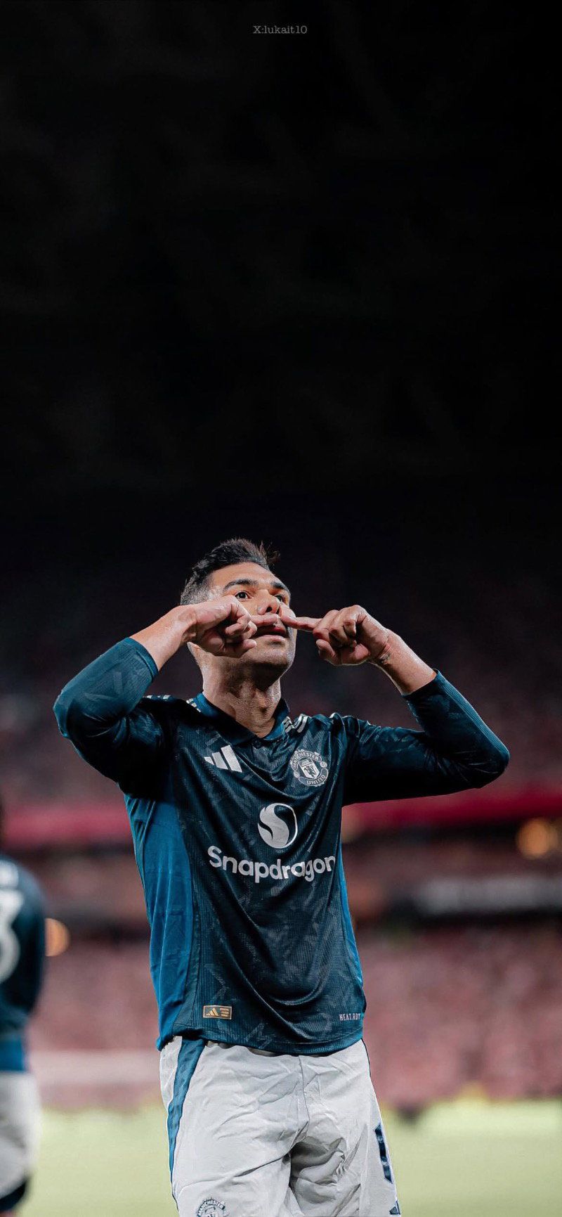 800x1731 Casemiro celebrating for Manchester United Football Wallpaper