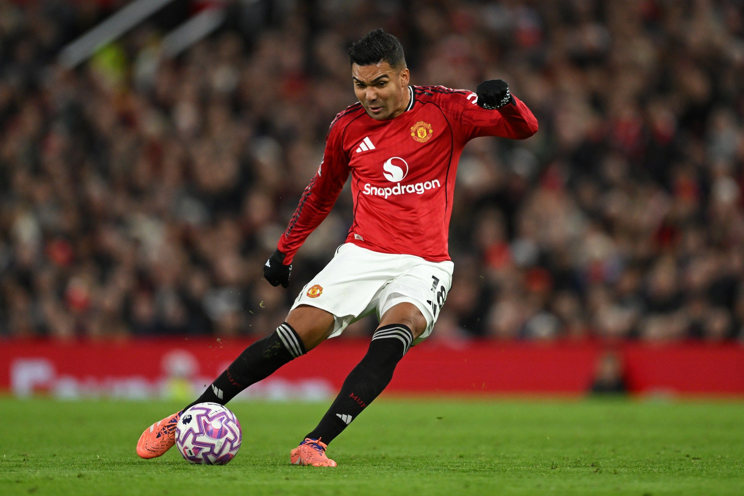 2400x1600 Casemiro remains crucial. The Busby Babe