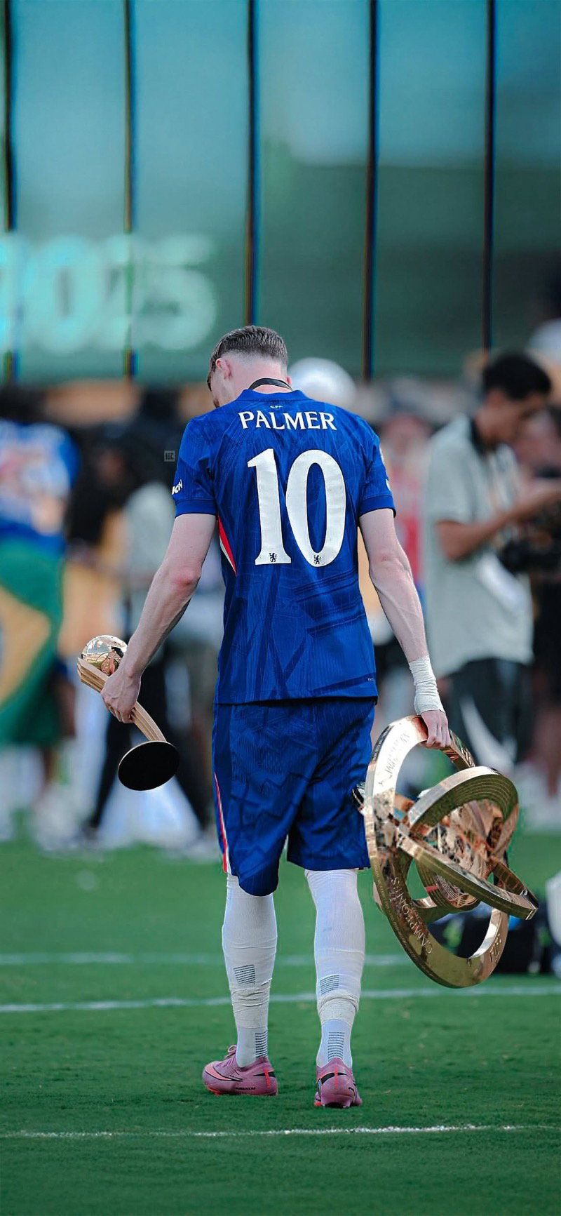 800x1733 Cole Palmer with trophies after Chelsea friendly Football Wallpaper
