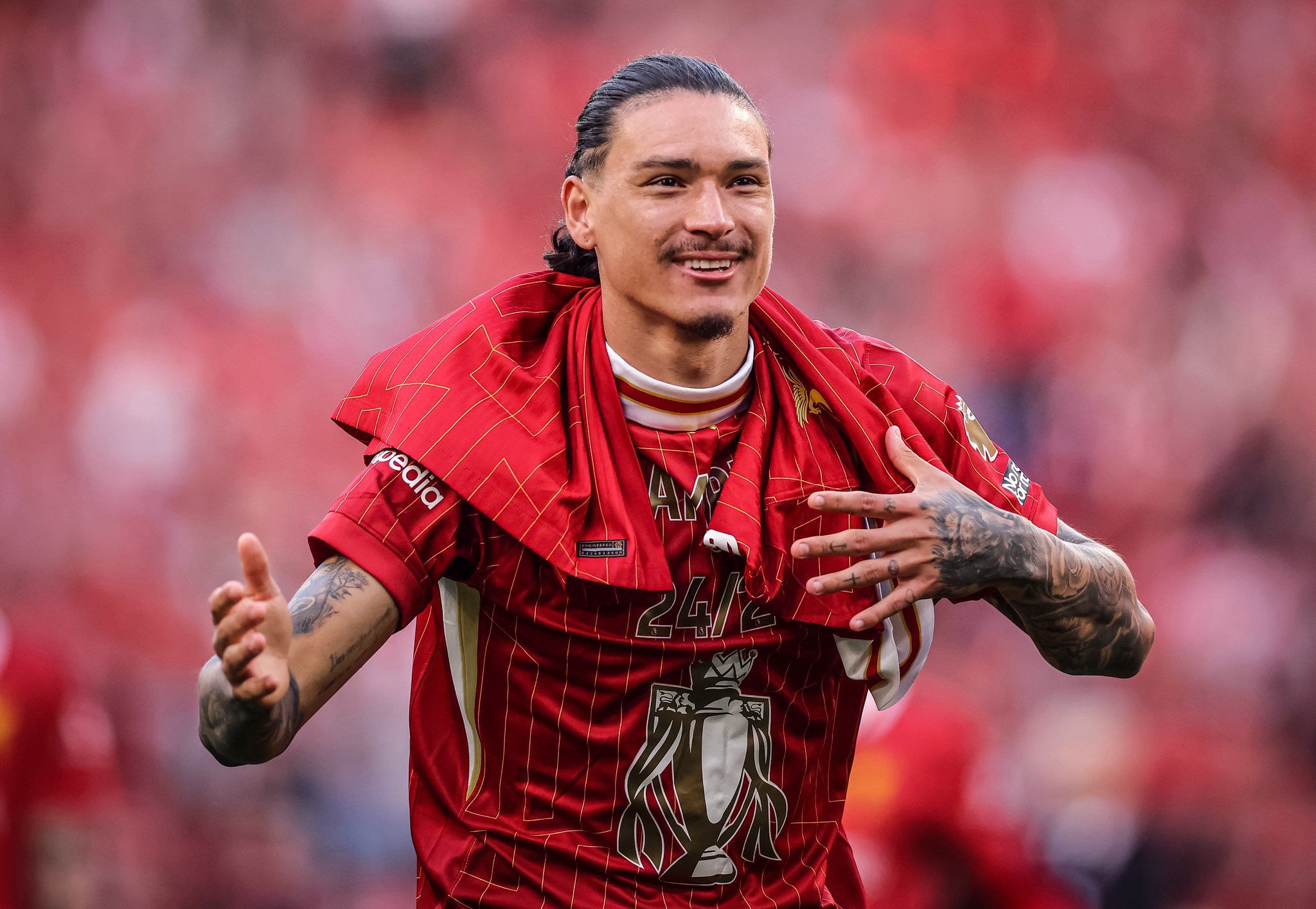 2048x1414 HD Wallpaper: Darwin Núñez Shines for Liverpool F.C. in the Premier Leaguex1414