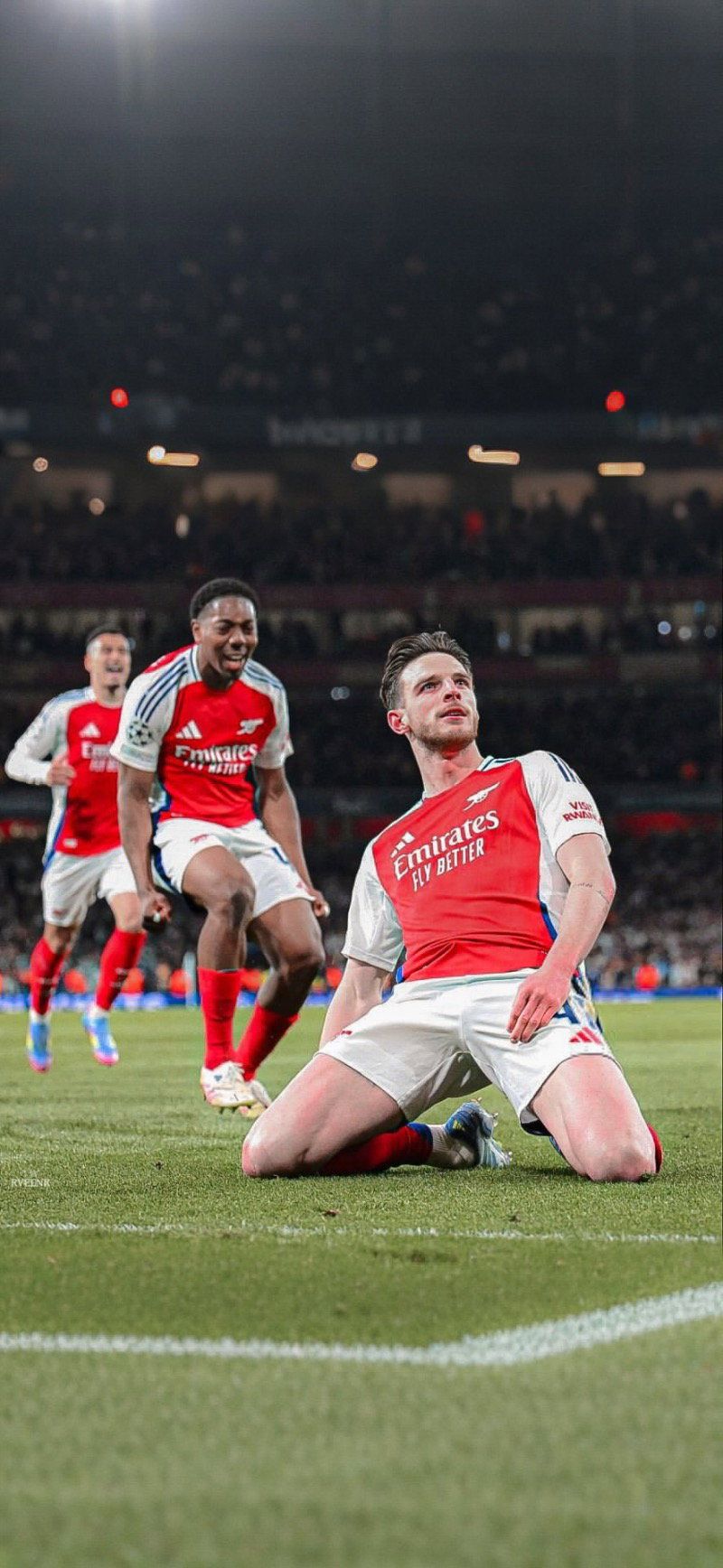 800x1736 Declan Rice celebrating for Arsenal in Champions L Football Wallpaper