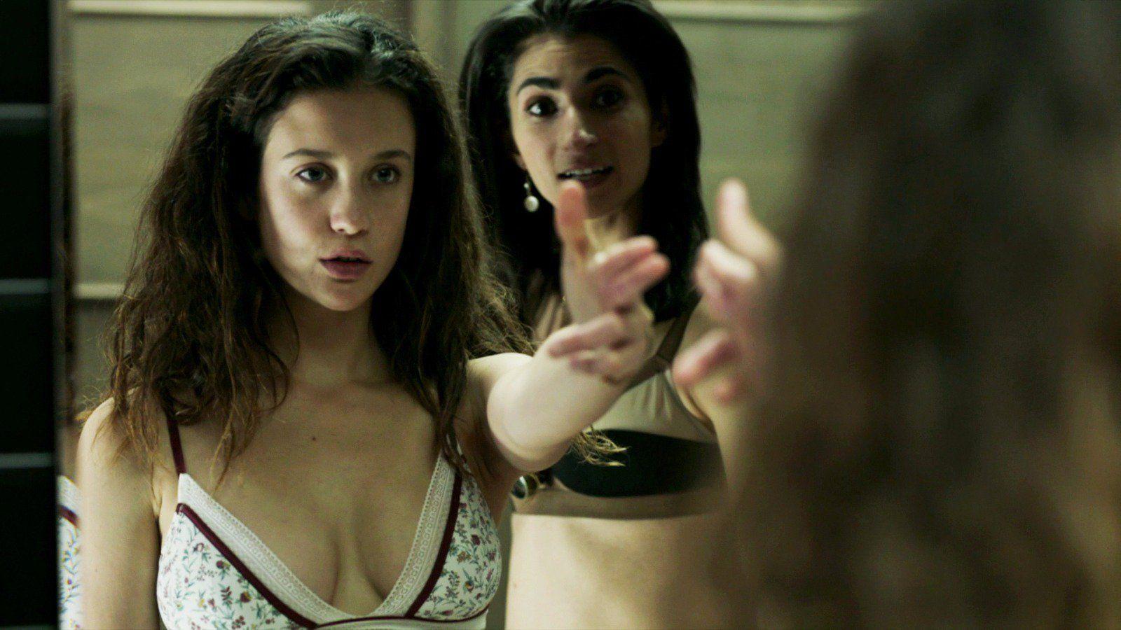 1600x900 Alba Flores and María Pedraza in La casa de papel (2017). Case di