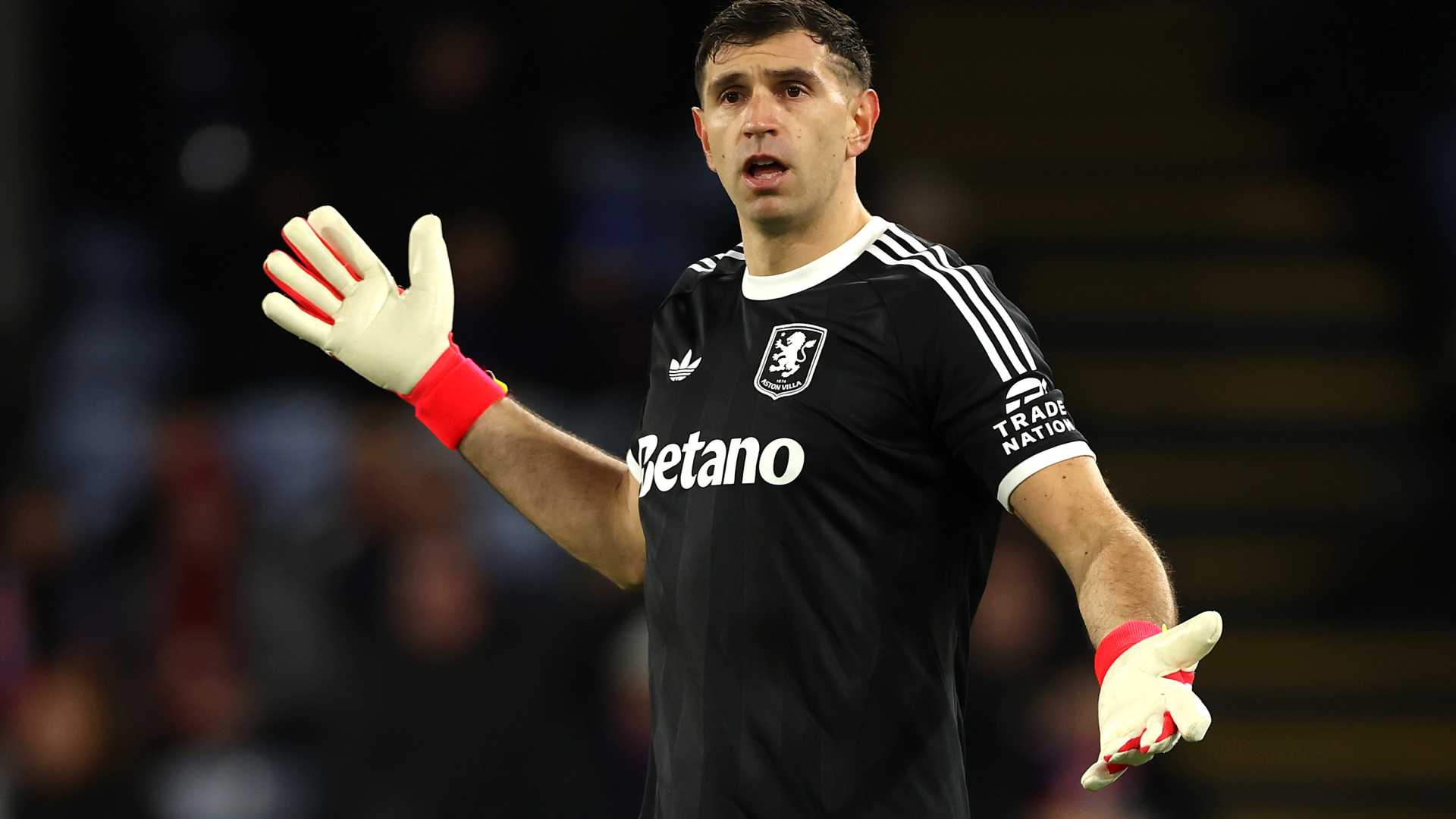 1920x1080 Emiliano Martinez set for European giant despite Manchester United transfer hope