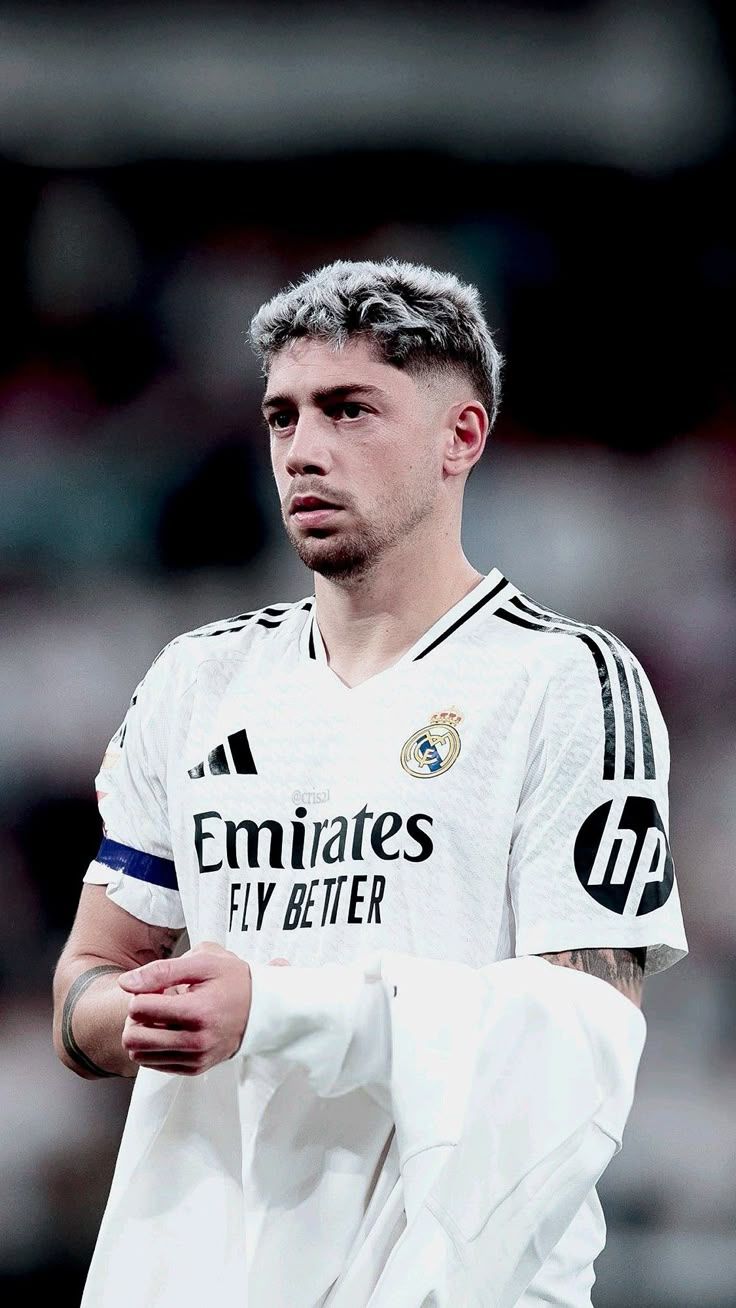736x1308 Federico Valverde