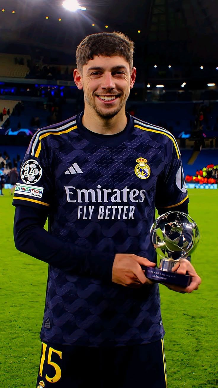 736x1308 Federico Valverde