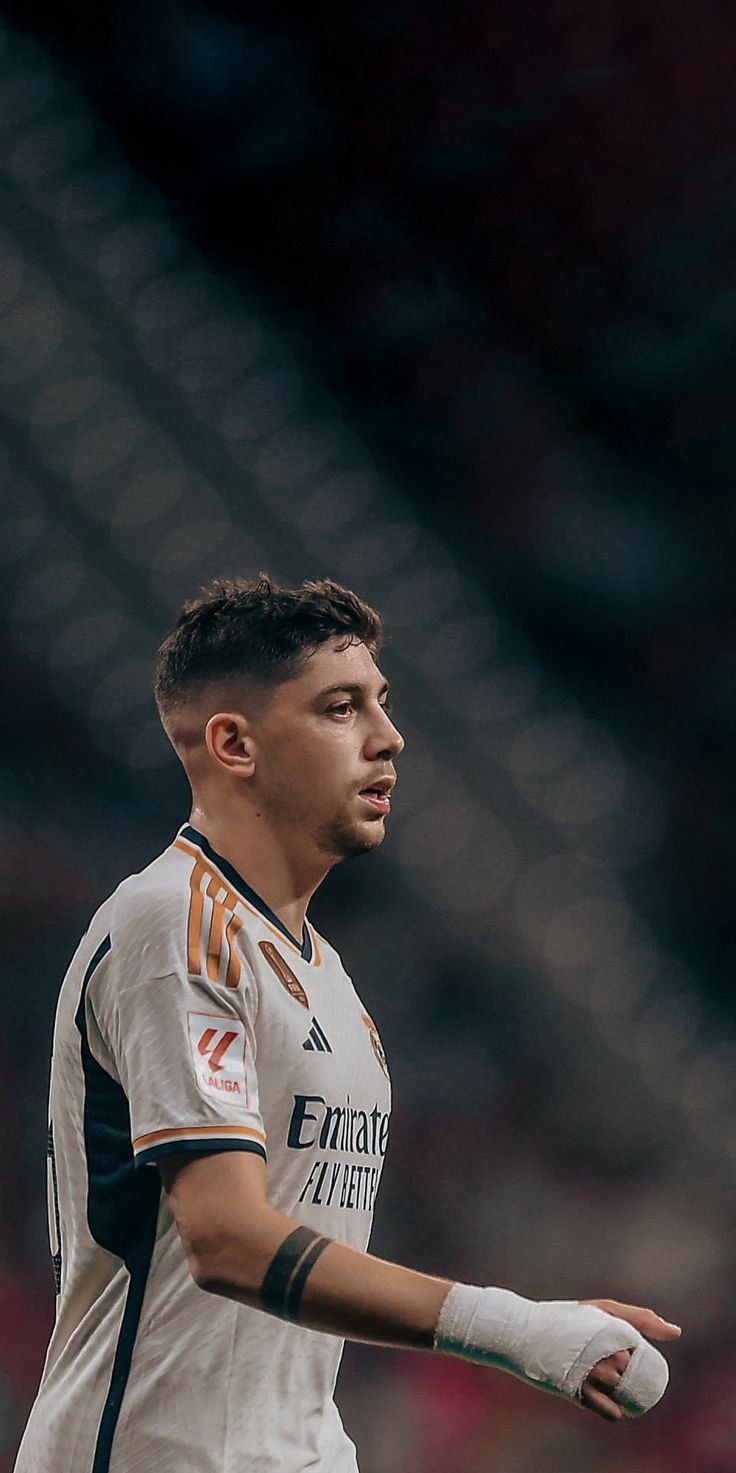 736x1473 Federico Valverde 2024 Wallpaper