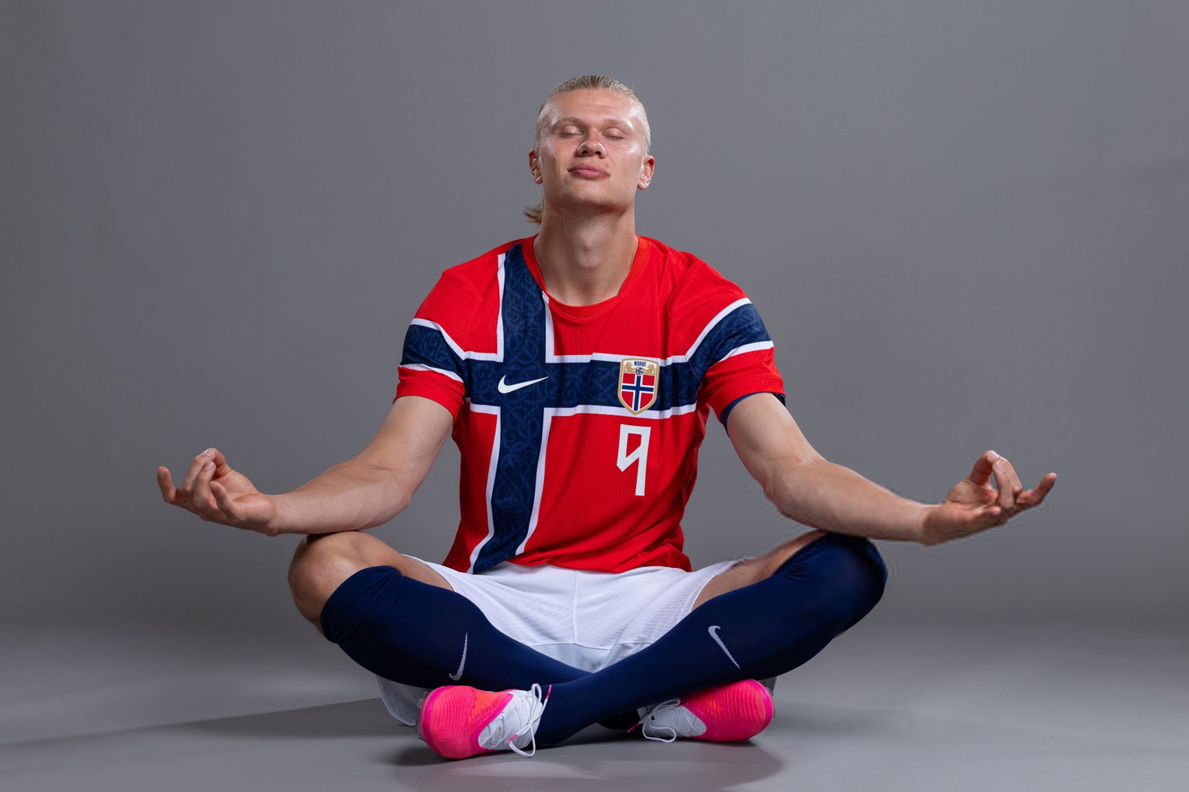 4096x2730 Erling Haaland Norway 2026 Yoga pose