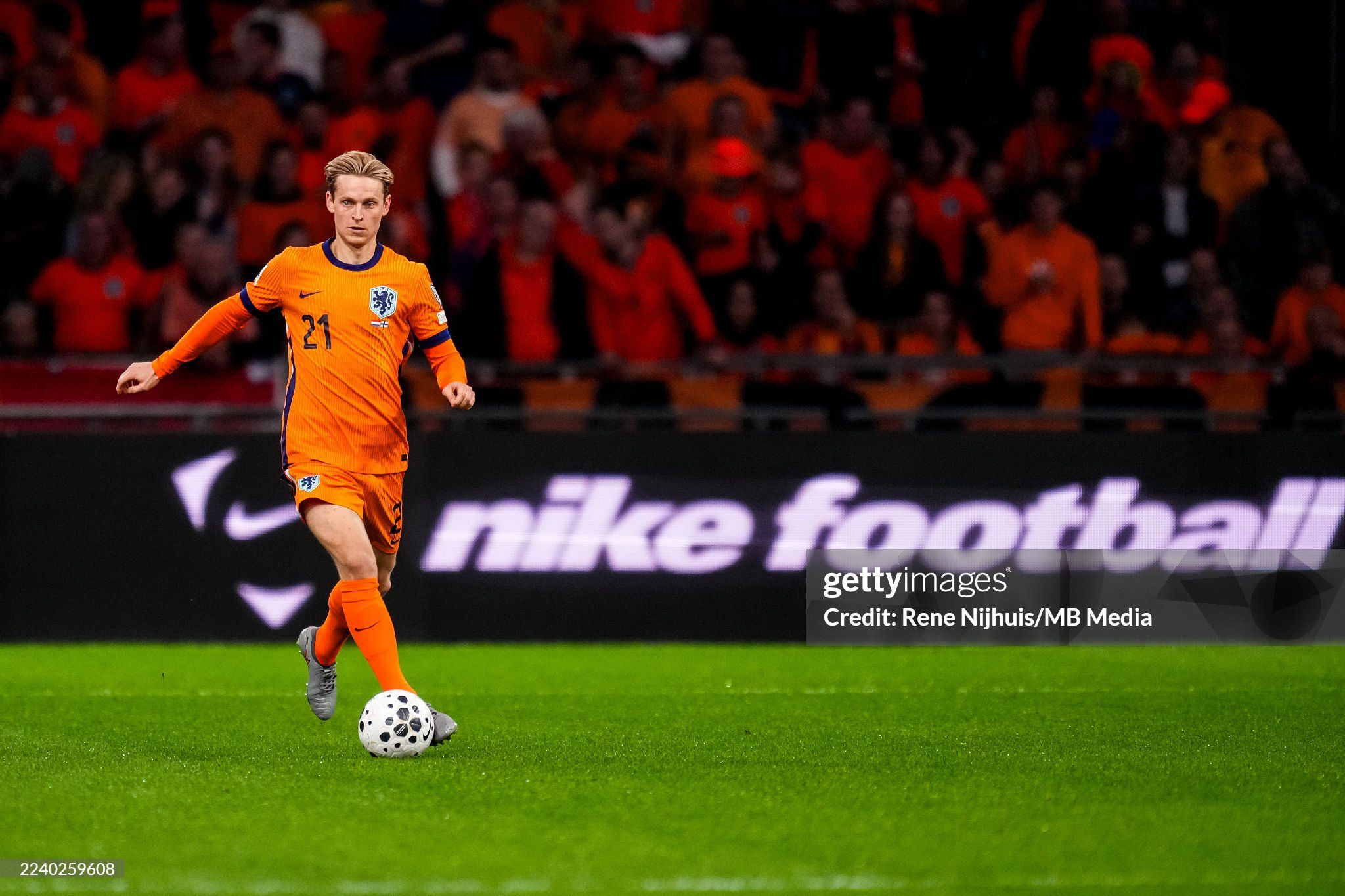 2048x1365 Frenkie De Jong plays football like a Postman; it's a shame- Marco Van Basten Sports Online