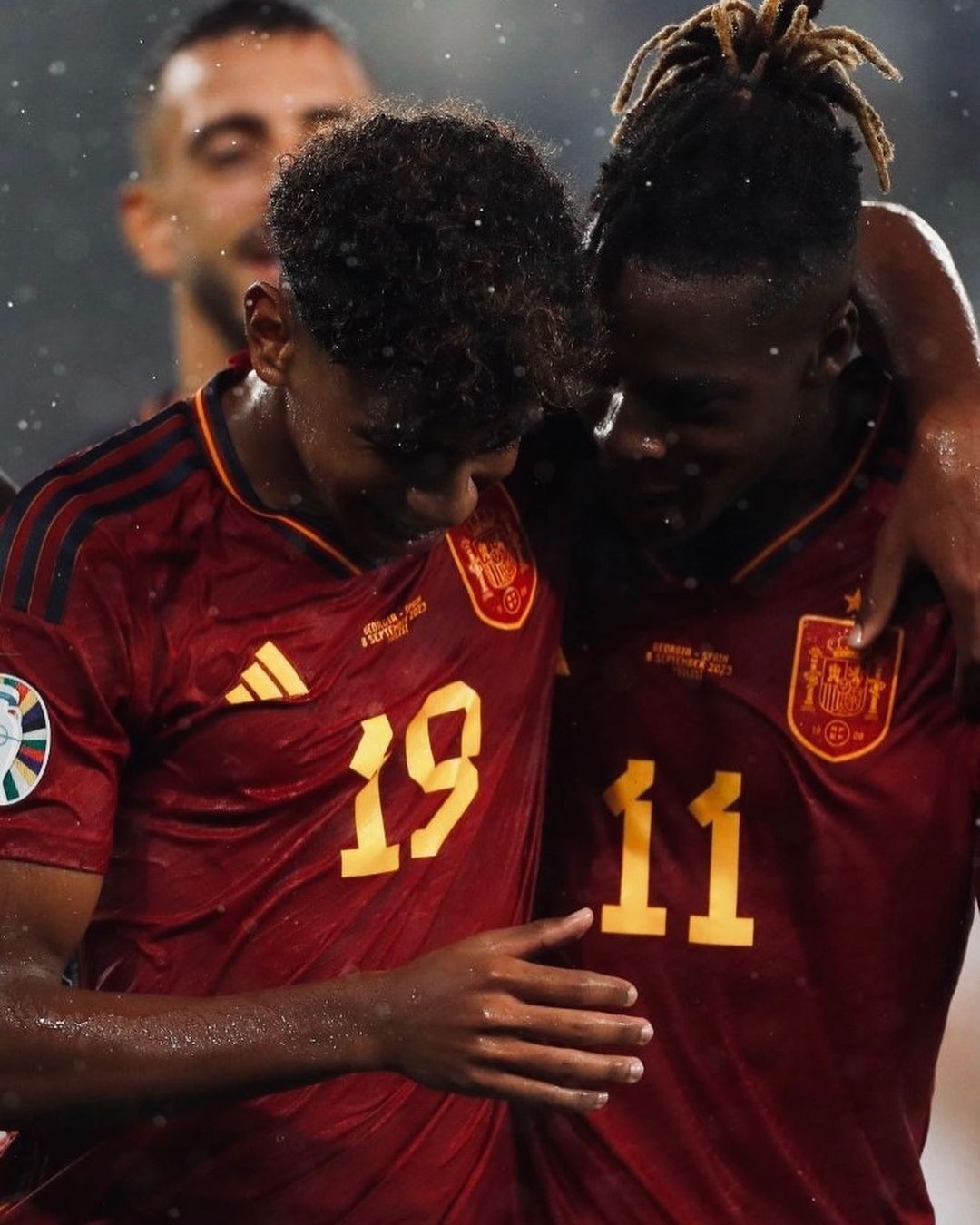 1080x1350 Lamine Yamal And Nico Williams Wallpaper