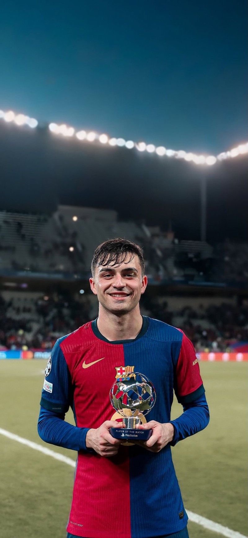 800x1733 Pedri with a Player of the Match Award for FC Barc Football Wallpaper