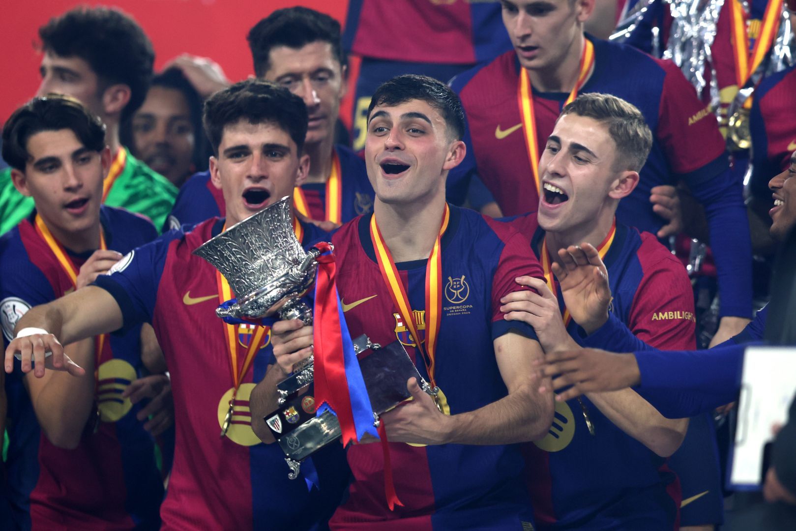1619x1080 Official: Barcelona star Pedri renews his contract until 2030