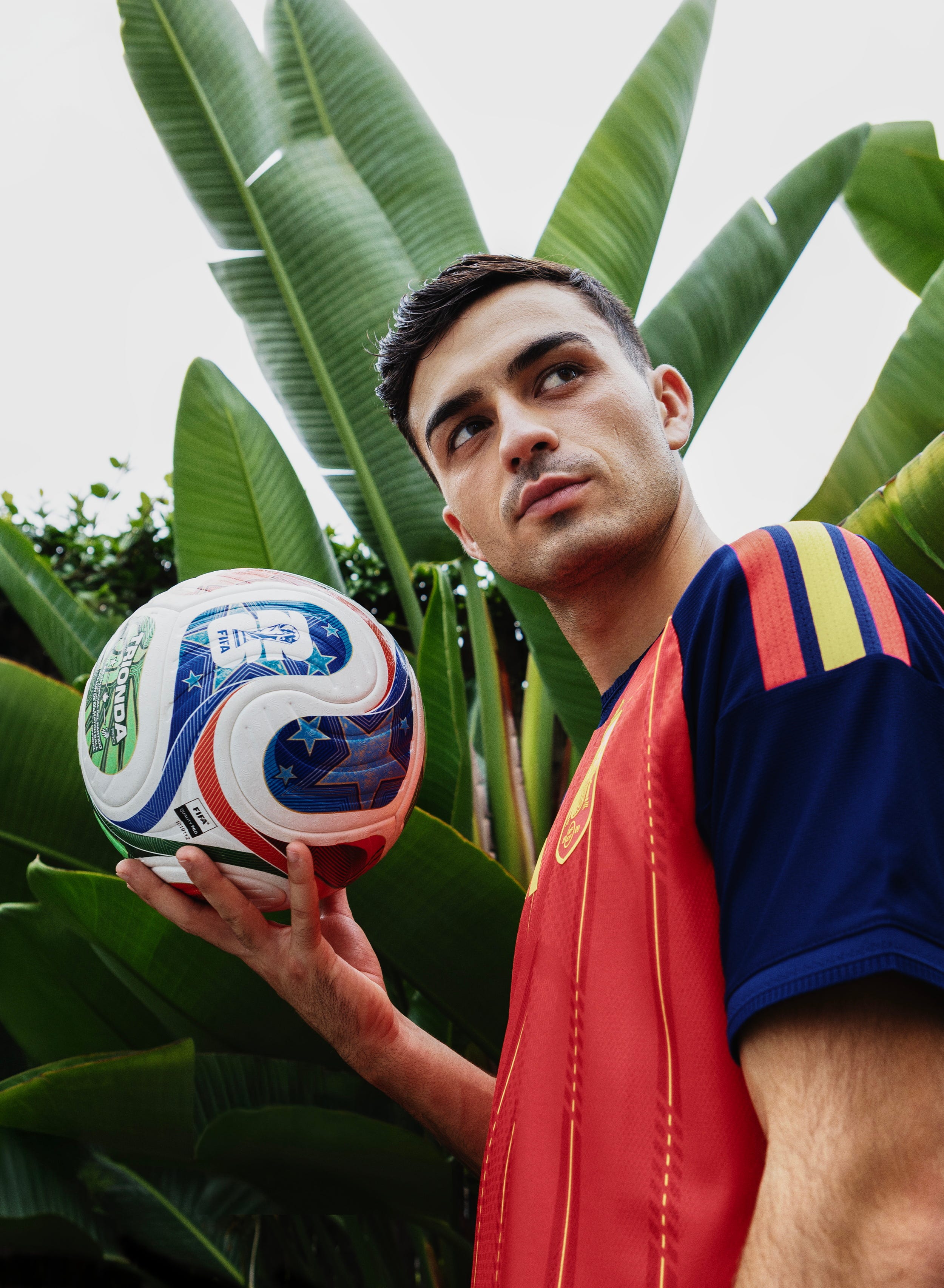 2500x3411 Pedri, en exclusiva con la nueva camiseta de la Selección Española para el Mundial 2026: El próximo verano le pondremos la segunda estrella