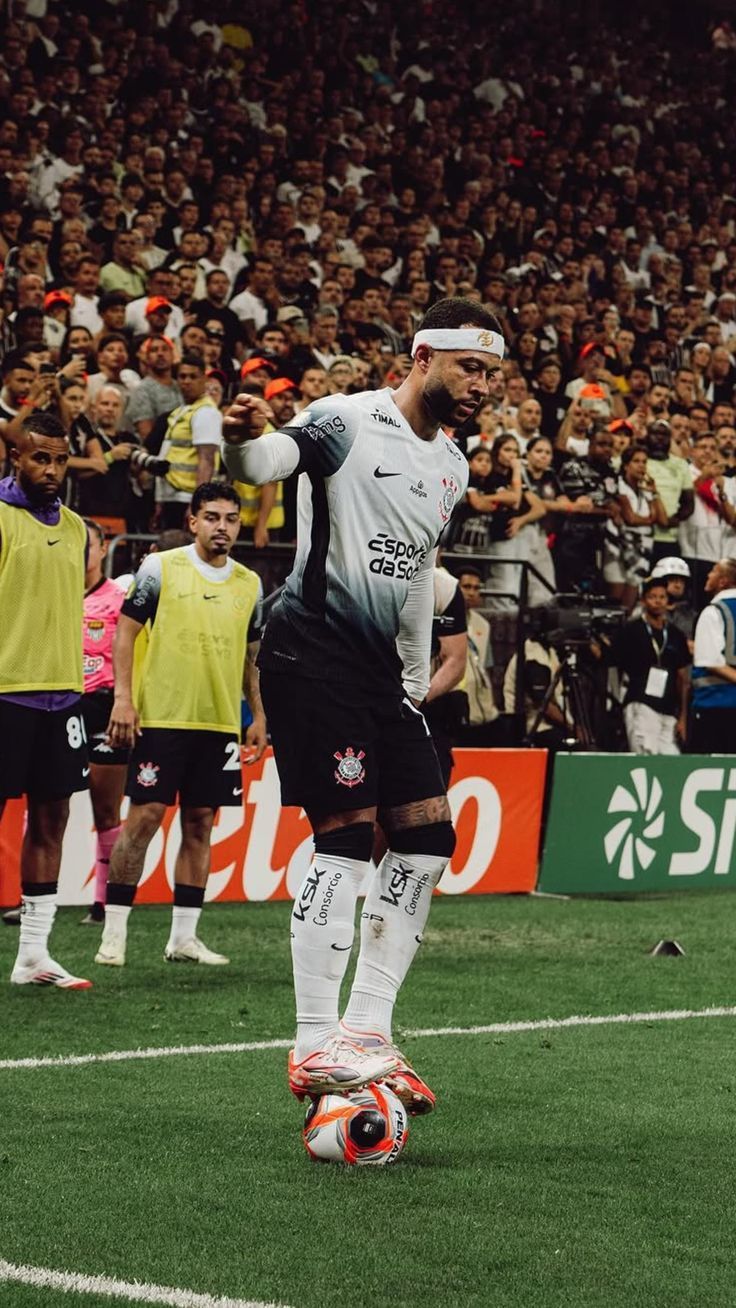 736x1308 Discover 230 Memphis Depay and memphis depay wallpaper ideas. depay memphis, memphis depay aesthetic, memphis depay drip and more