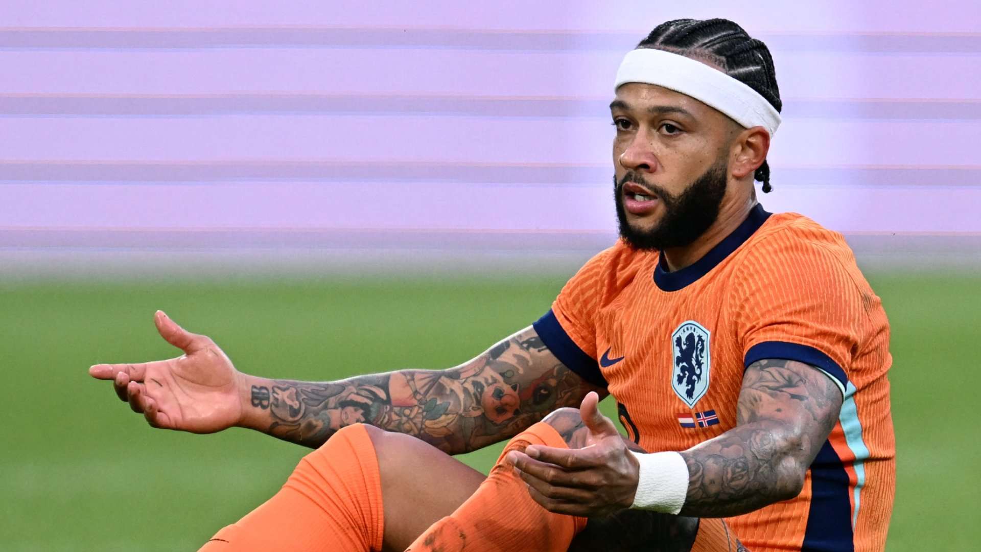 1920x1080 My girlfriend loves it' Depay defends his controversial new look amid criticism in Netherlands. Goal.com US