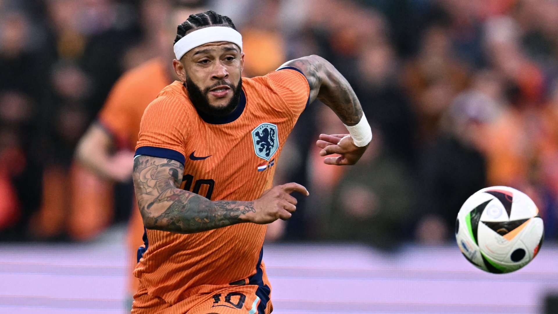 1920x1080 My girlfriend loves it' Depay defends his controversial new look amid criticism in Netherlands. Goal.com US