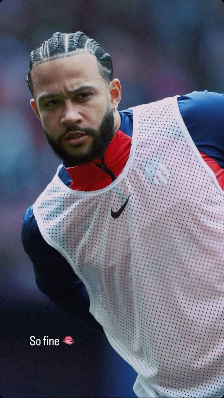 736x1308 Memphis Depay