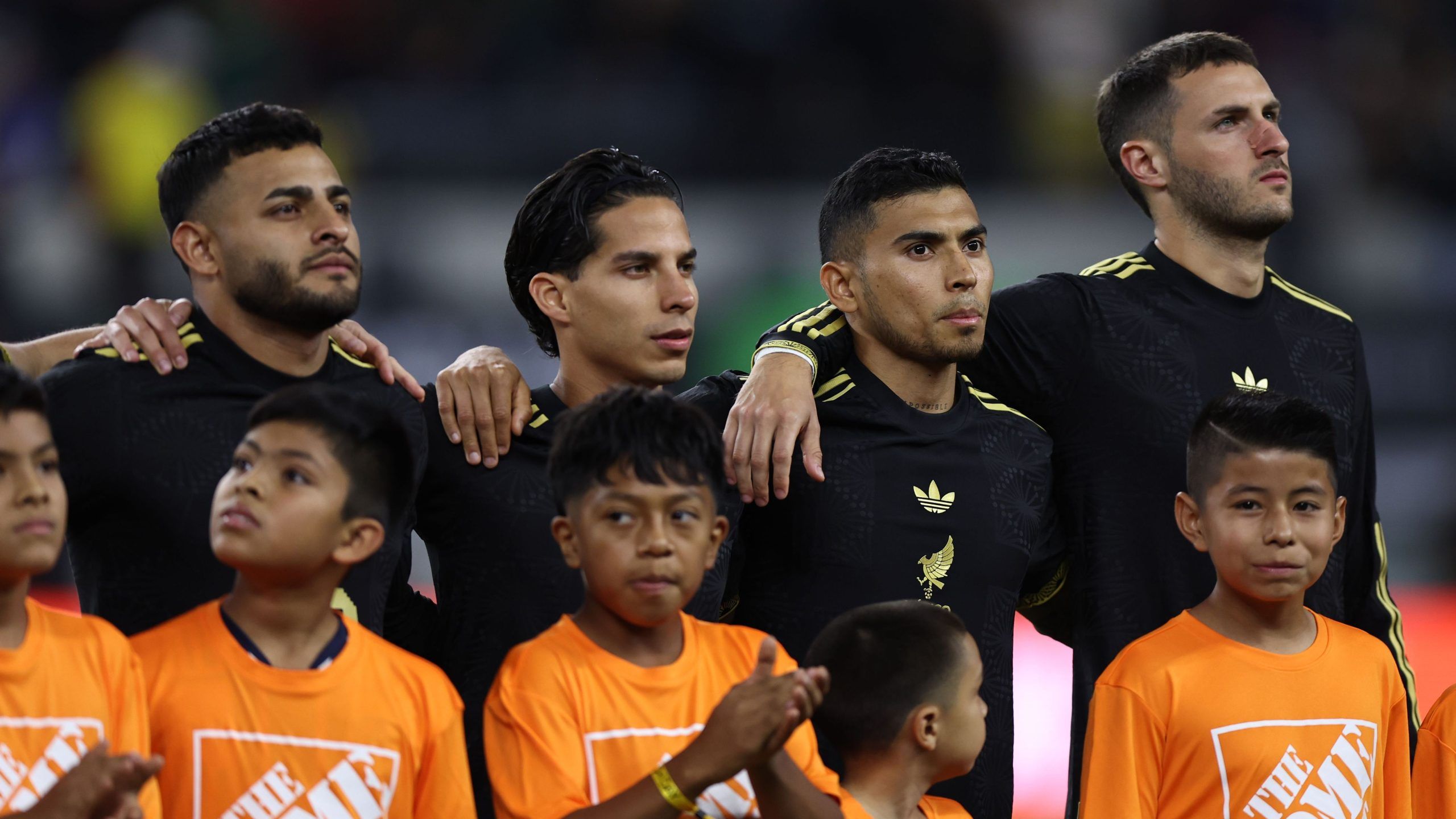 2560x1440 Mexico's Santiago Giménez: El Tri Can Make History At 2026 World Cup