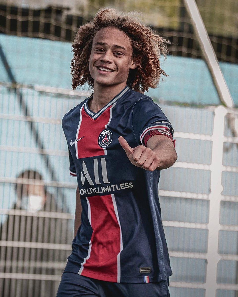 960x1200 Xavi Simons Wallpaper