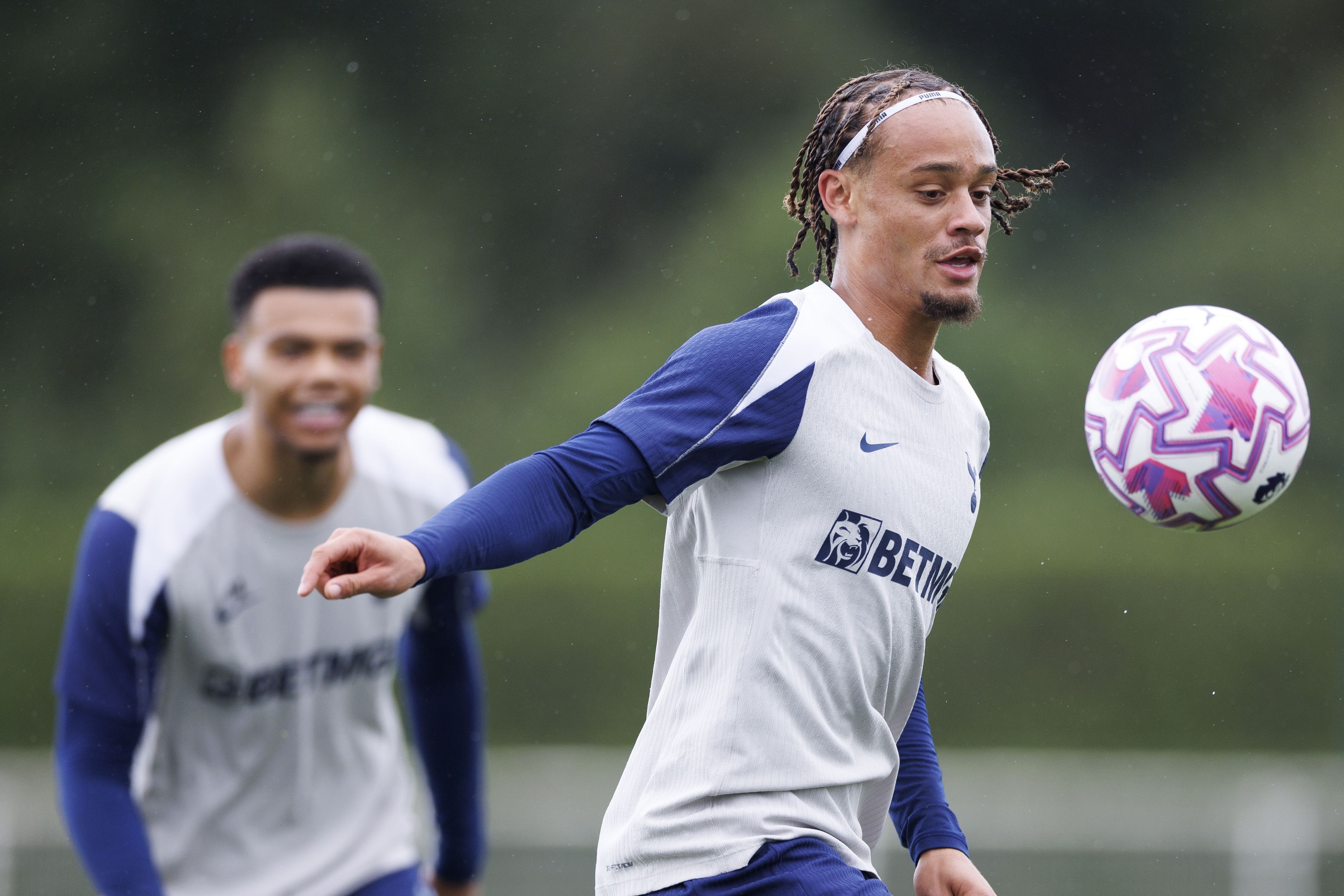 4027x2685 Gallery. First training session in the bag for Xavi Simons!