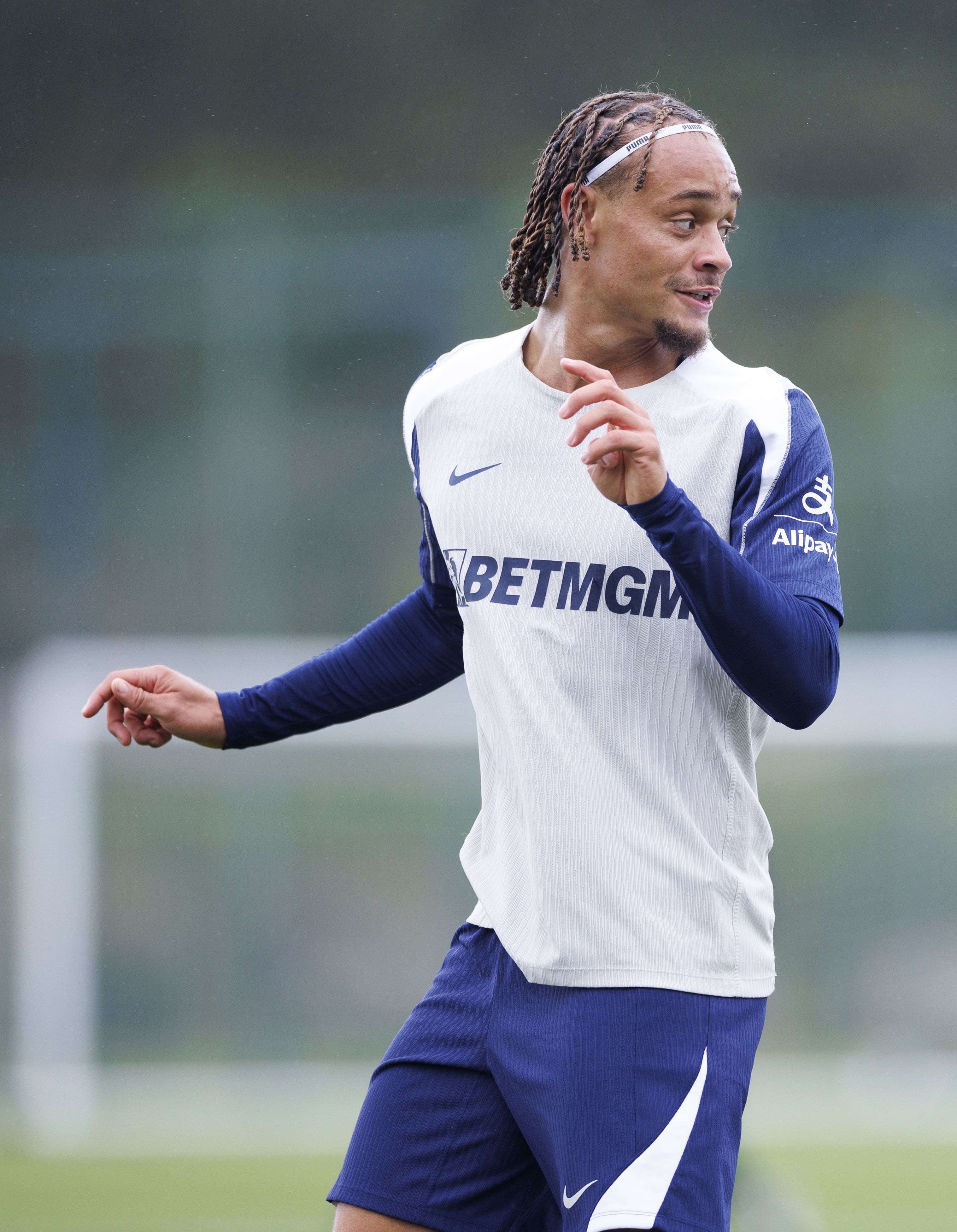 3034x3907 Gallery. First training session in the bag for Xavi Simons!