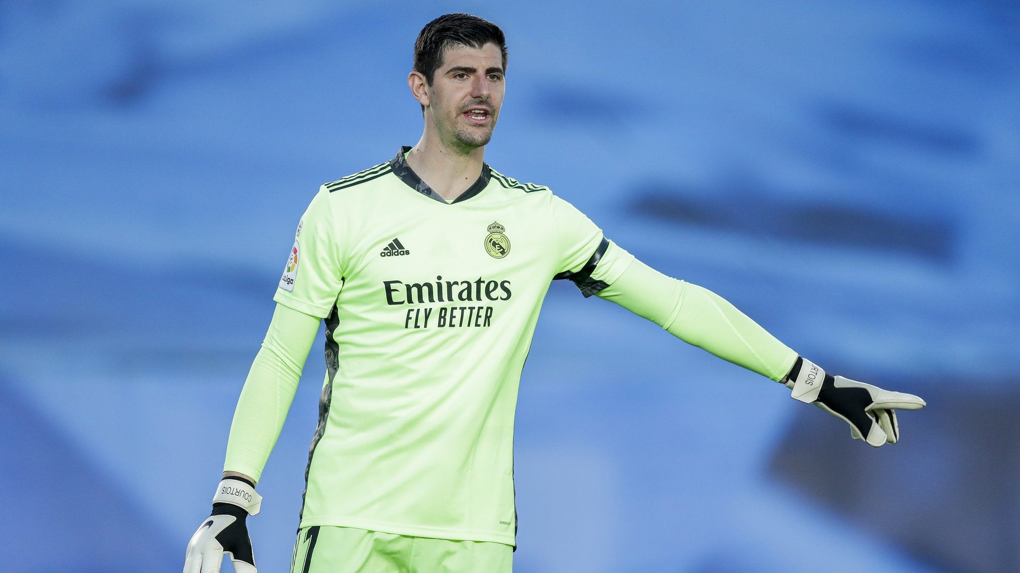 2048x1152 Thibaut Courtois: Real Madrid keeper signs new contract