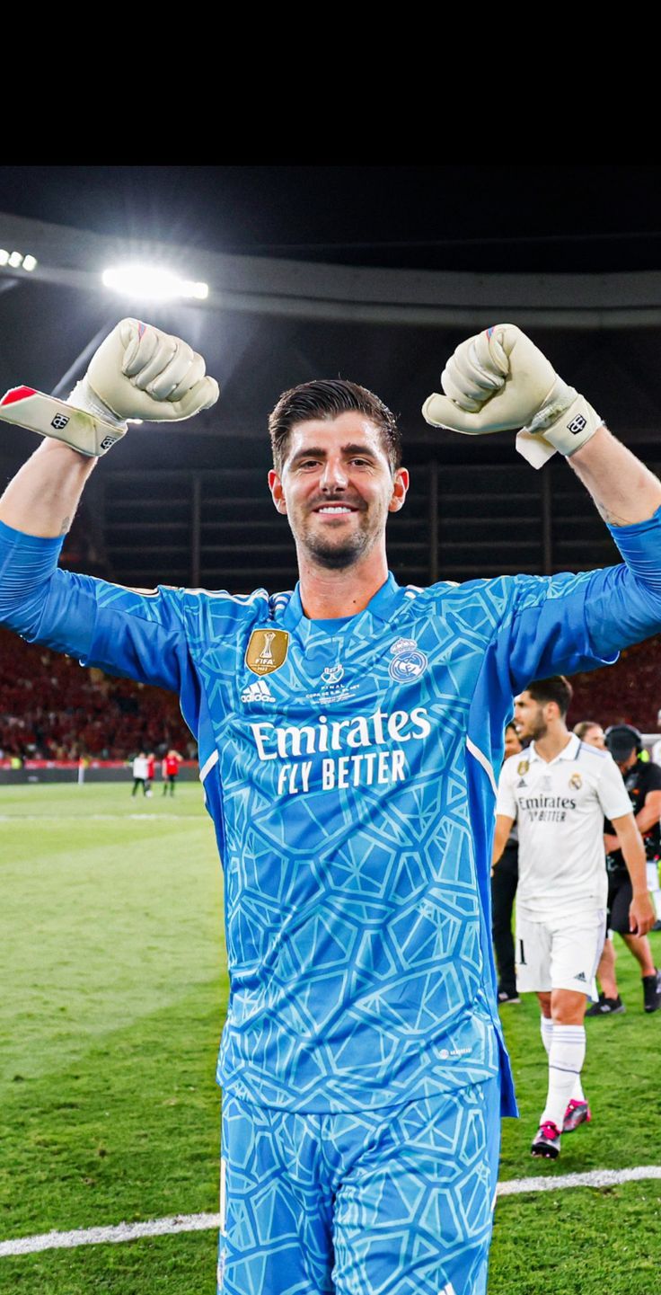 736x1441 Thibaut Courtois