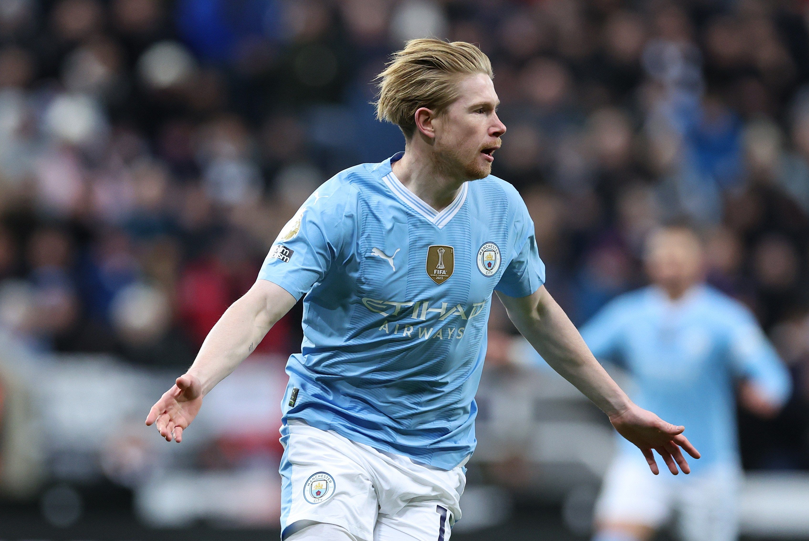 3391x2266 Kevin De Bruyne Hands Manchester City Title Race Advantage. Bitter and Blue