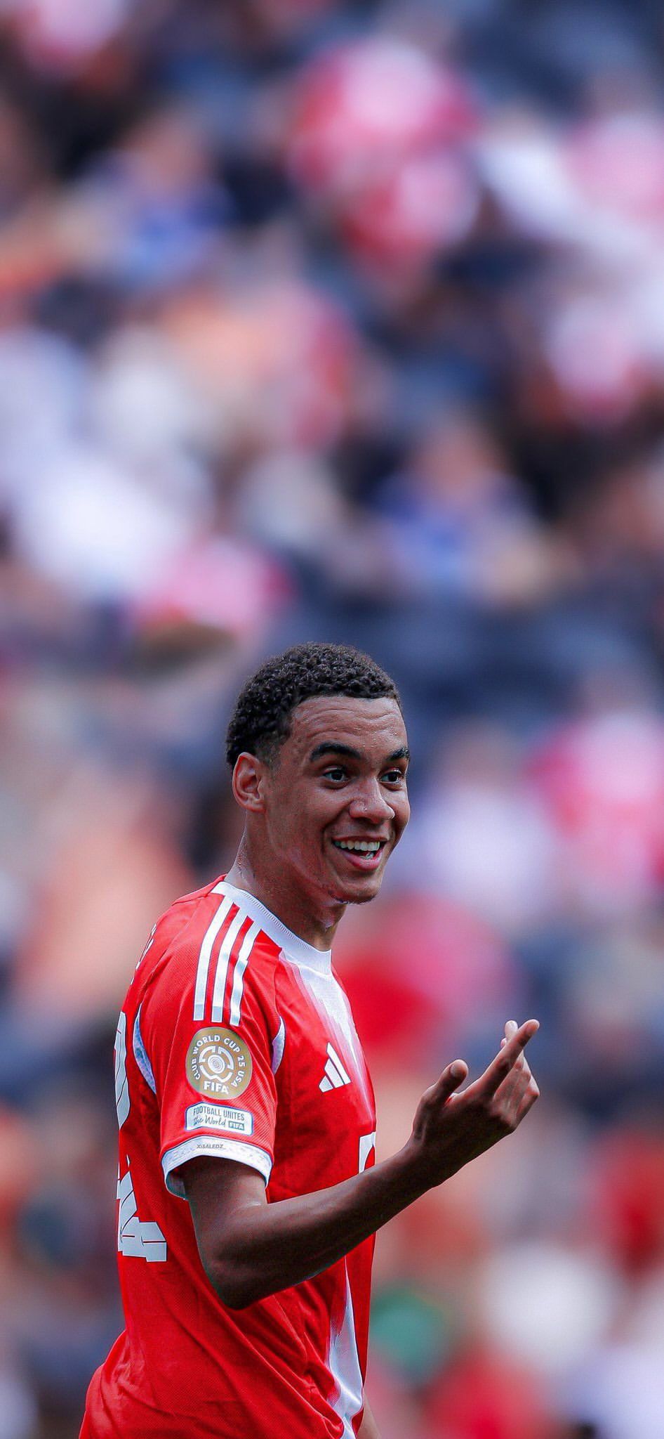946x2048 Jamal Musiala smiling for Bayern Munich Football Wallpaper