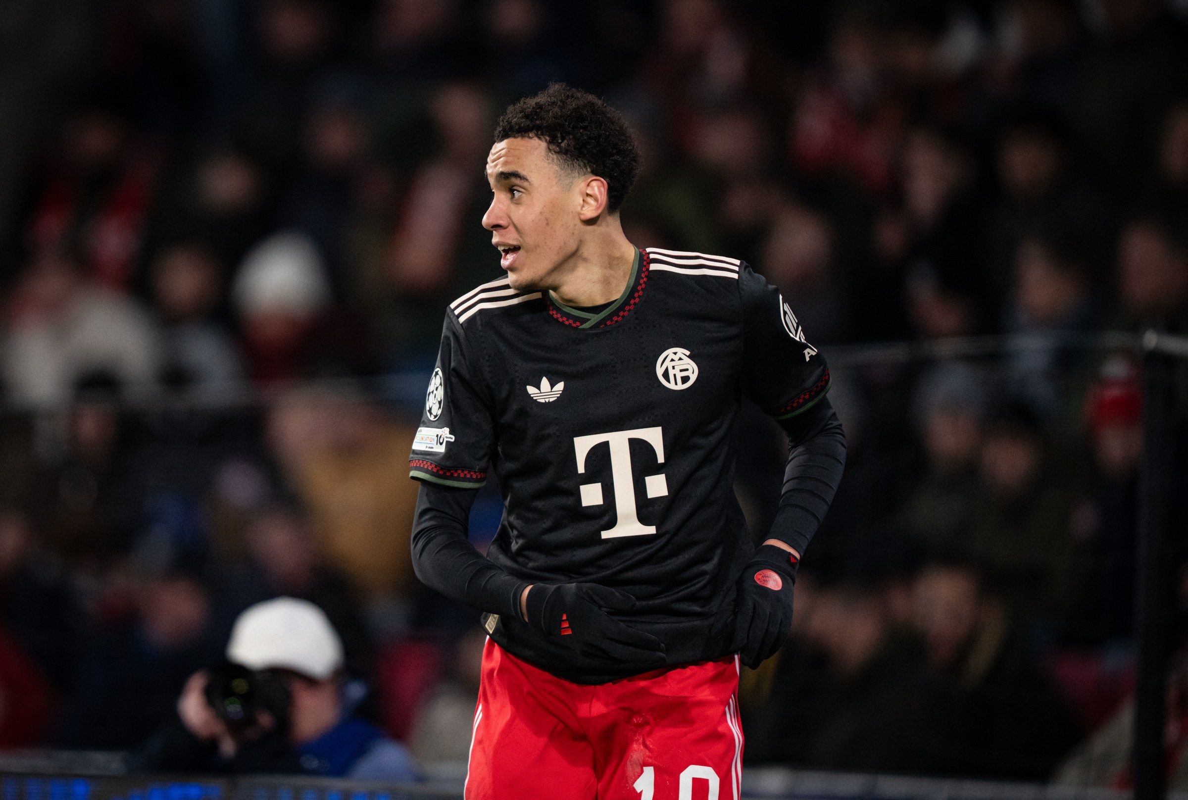 2400x1616 Jamal Musiala Ecstatic After Bayern Munich's 2 1 Win Over PSV Eindhoven. Bavarian Football Works