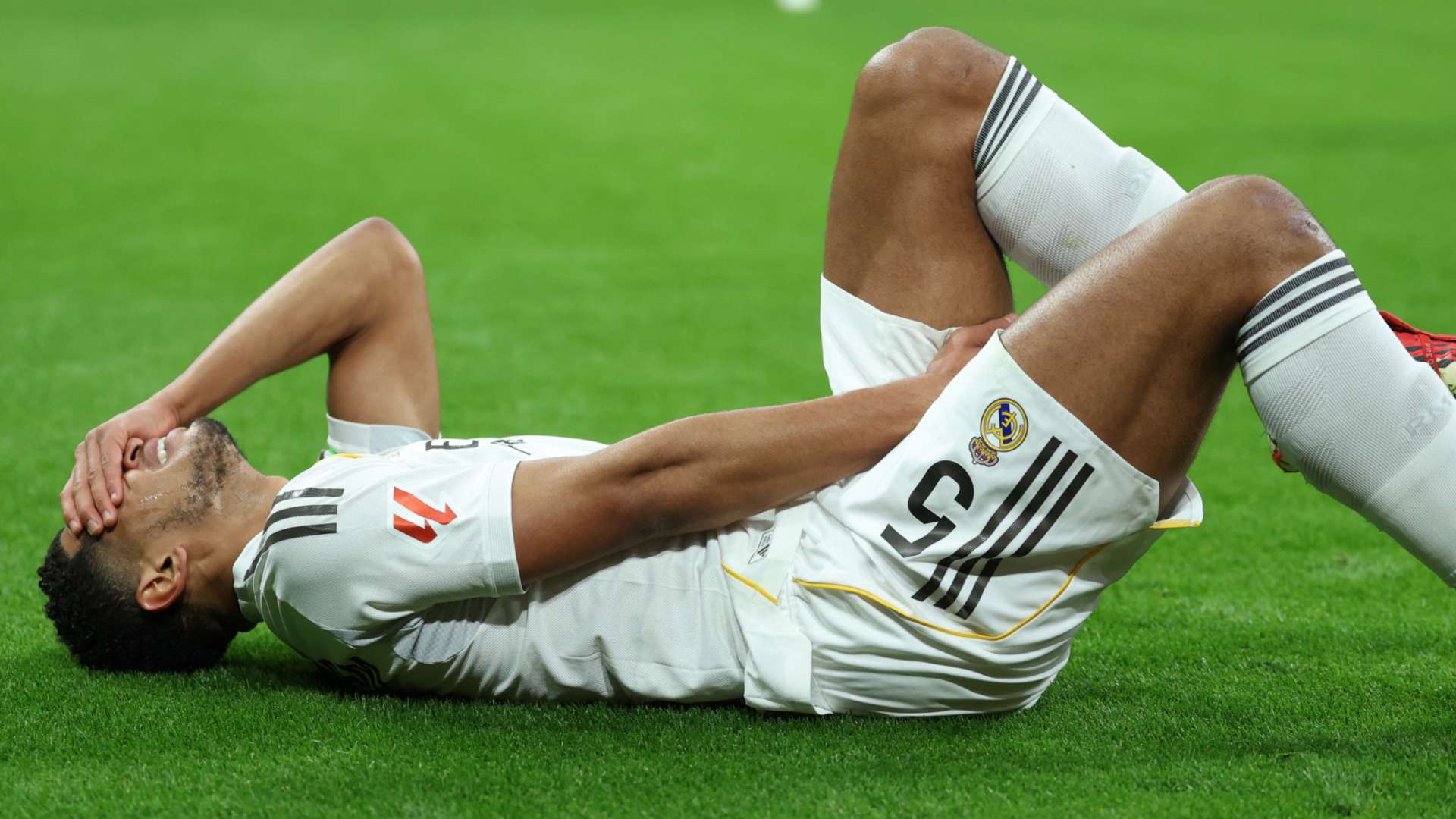 1920x1080 Injury scare for Jude Bellingham in World Cup countdown! Real Madrid superstar suffers hamstring nightmare amid La Liga & Champions League title challenges. Goal.com US