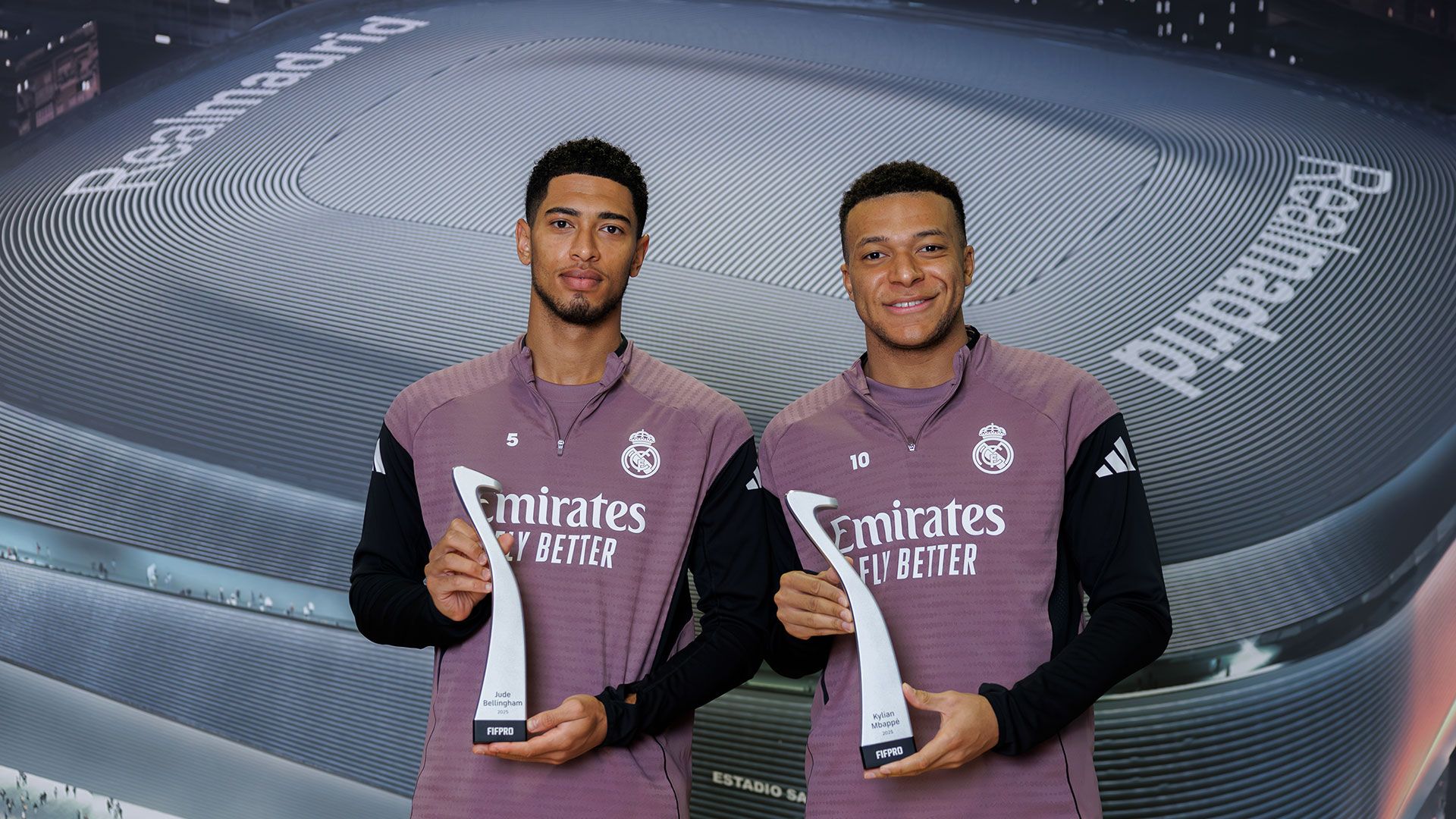 1920x1080 Mbappé and Bellingham pose with their FIFPRO Men's World 11 trophies