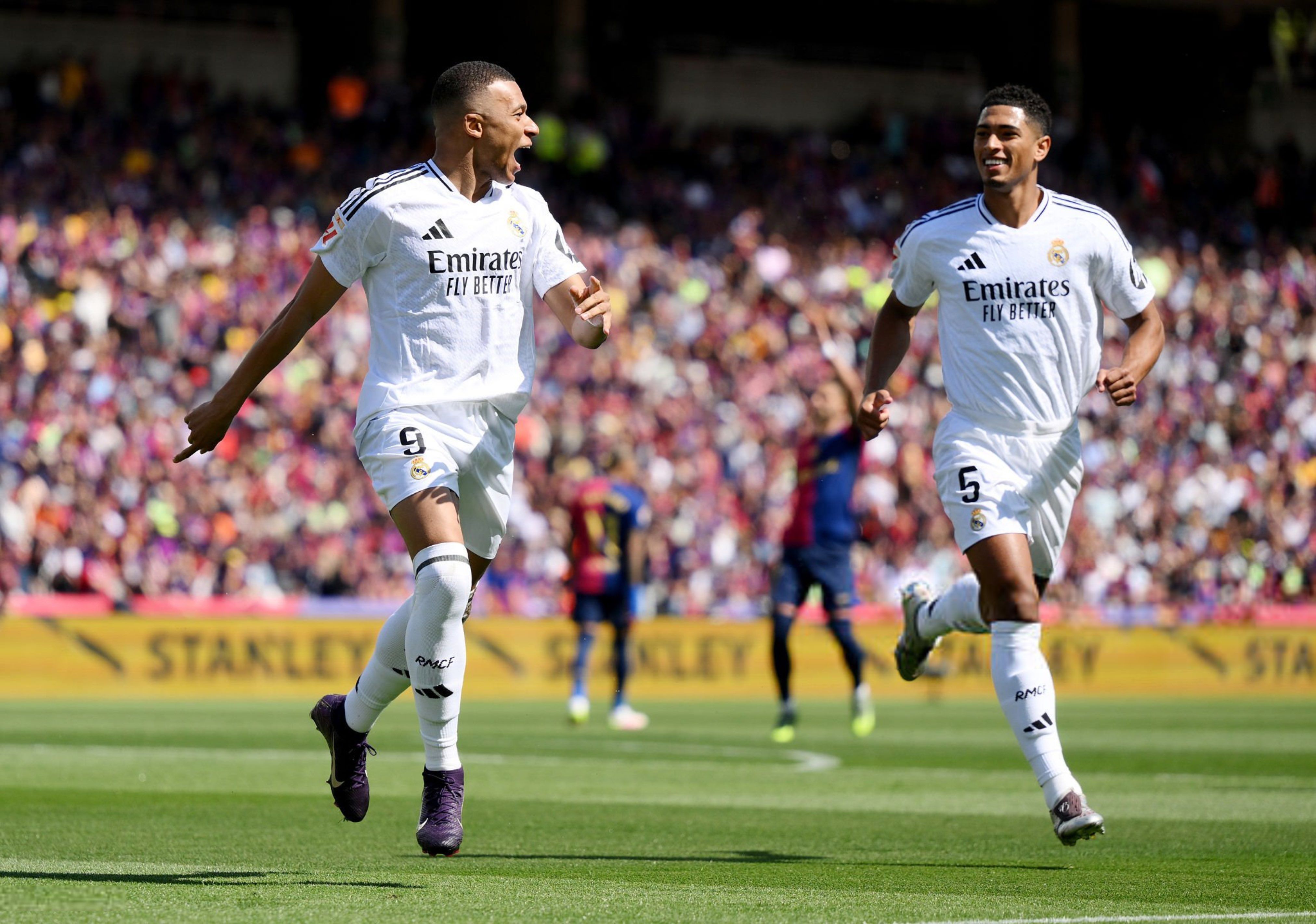 4049x2845 4K Ultra HD Wallpaper: Real Madrid Stars Kylian Mbappé & Jude Bellingham in Actionx2845