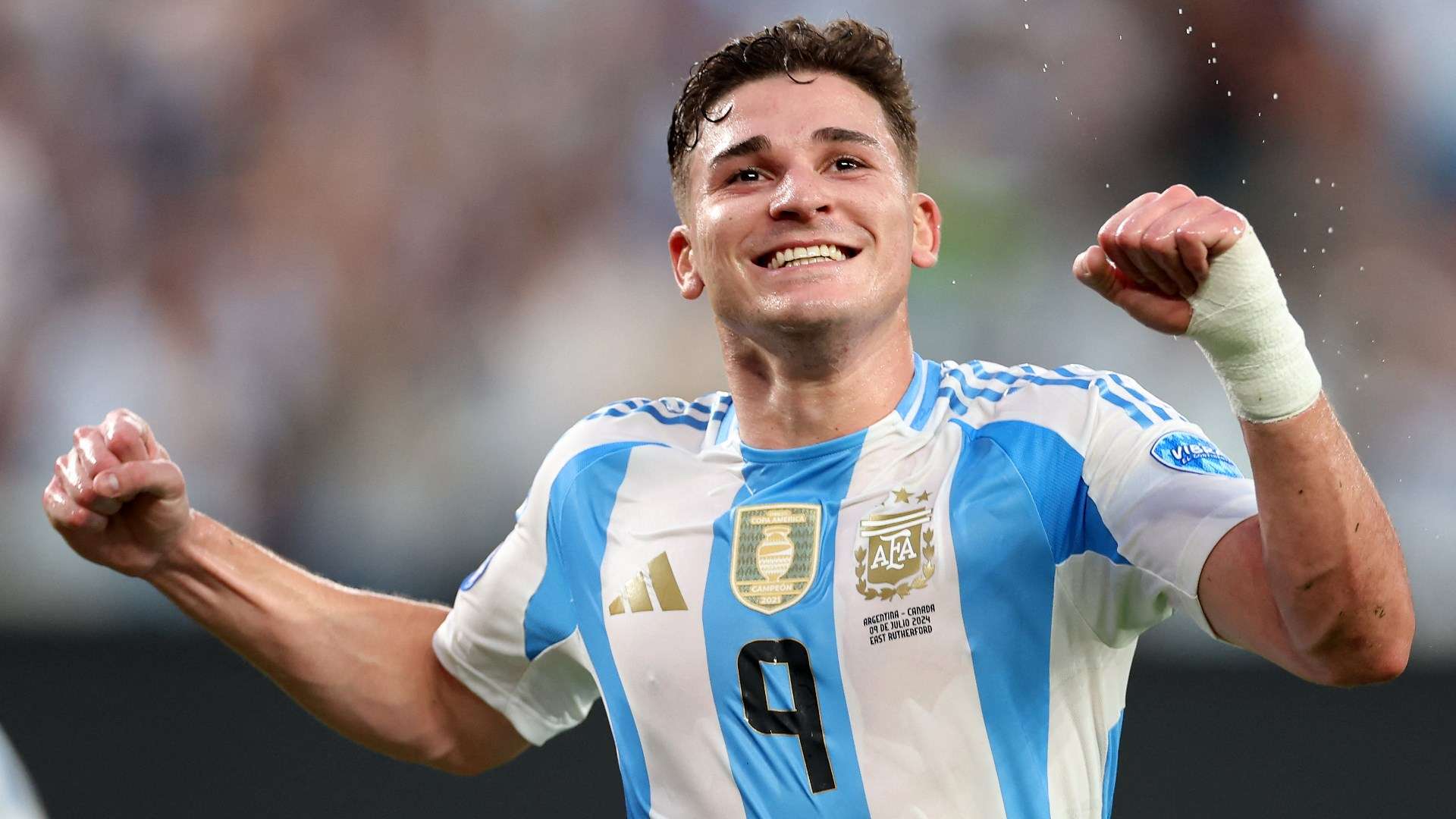 1920x1080 Julian Alvarez to Chelsea?! Blues backed to sensationally beat Arsenal & Barcelona to transfer as Atletico Madrid star's agents jet in to watch Blues in action. Goal.com US