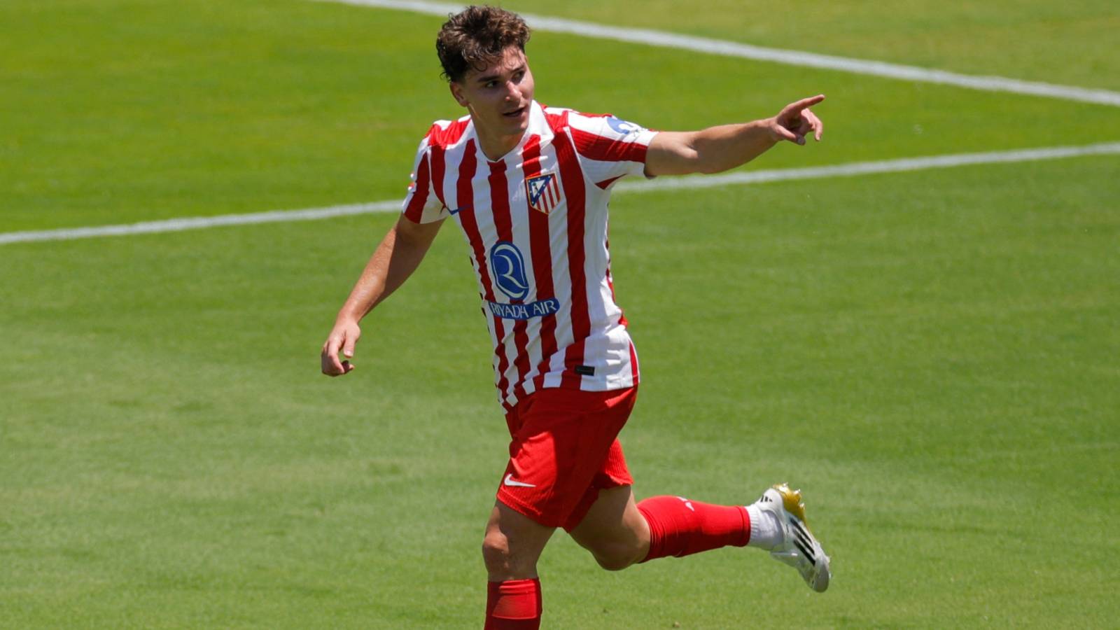 1600x900 Julian Alvarez Has Already Made Arsenal Transfer Decision