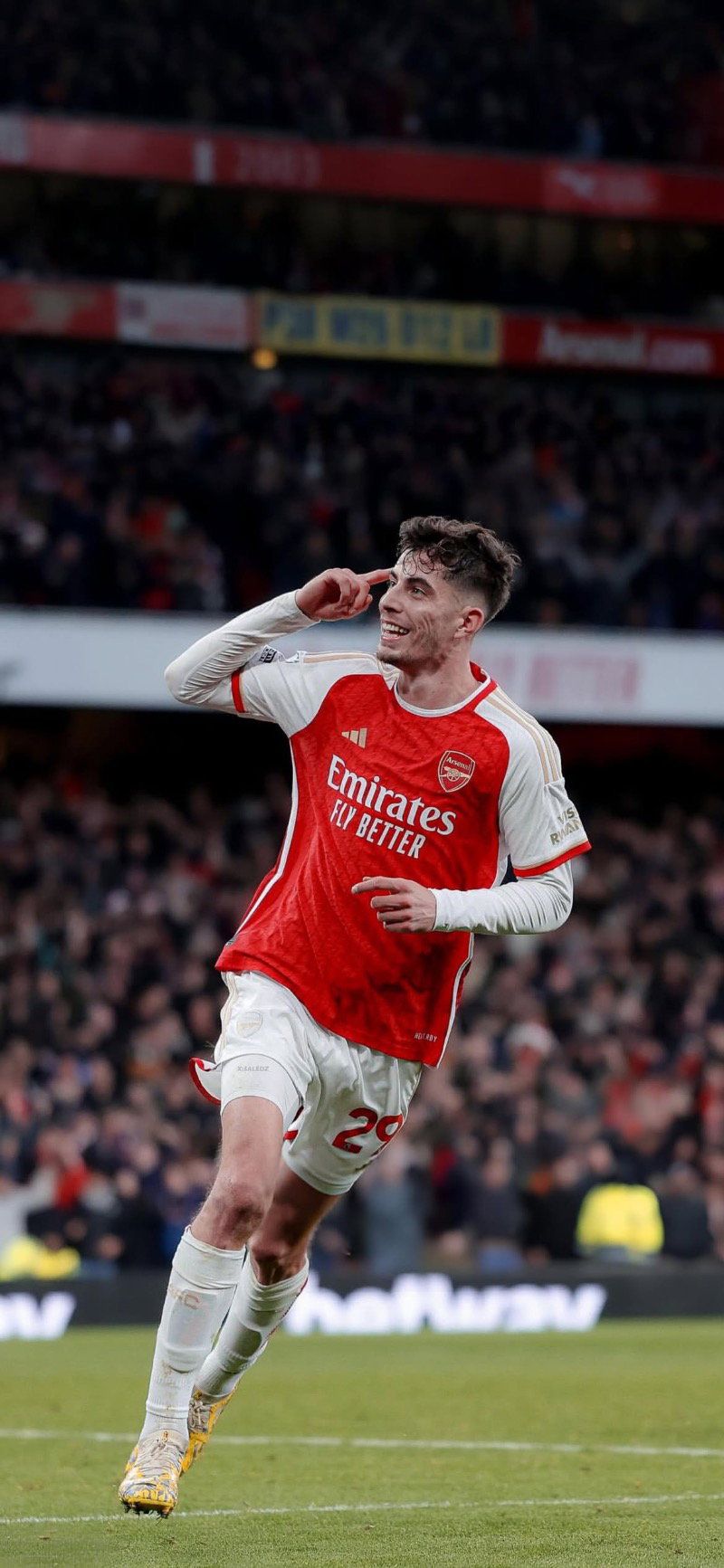 800x1733 Kai Havertz celebrating a goal for Arsenal Football Wallpaper
