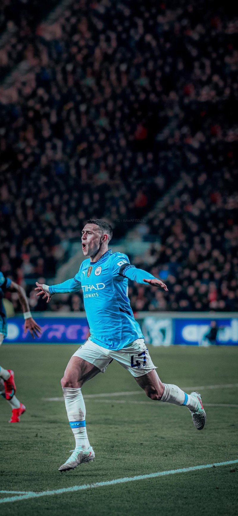 800x1734 Phil Foden celebrating for Manchester City Football Wallpaper